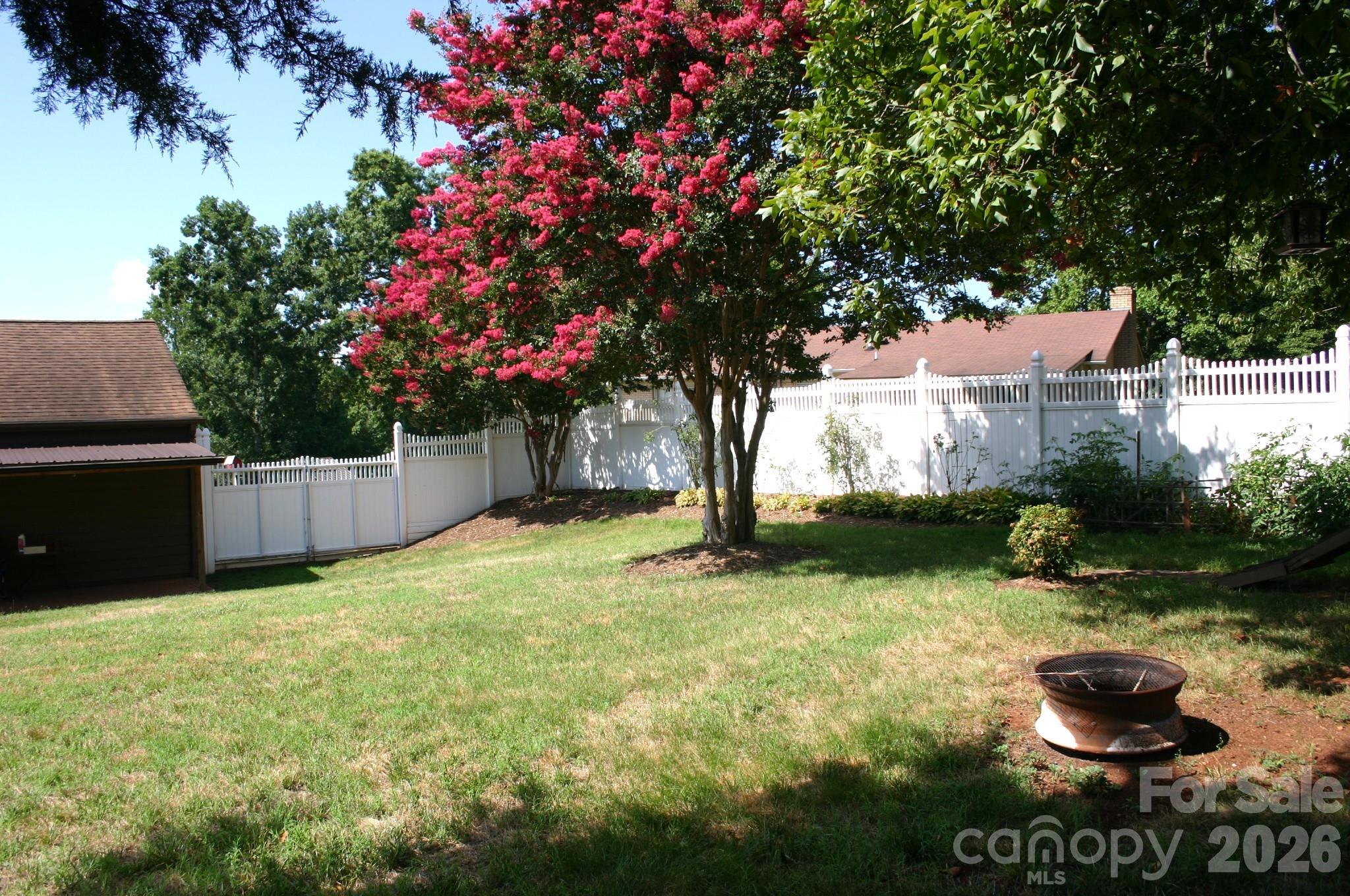 1647 Woodridge Circle Property Photo 33