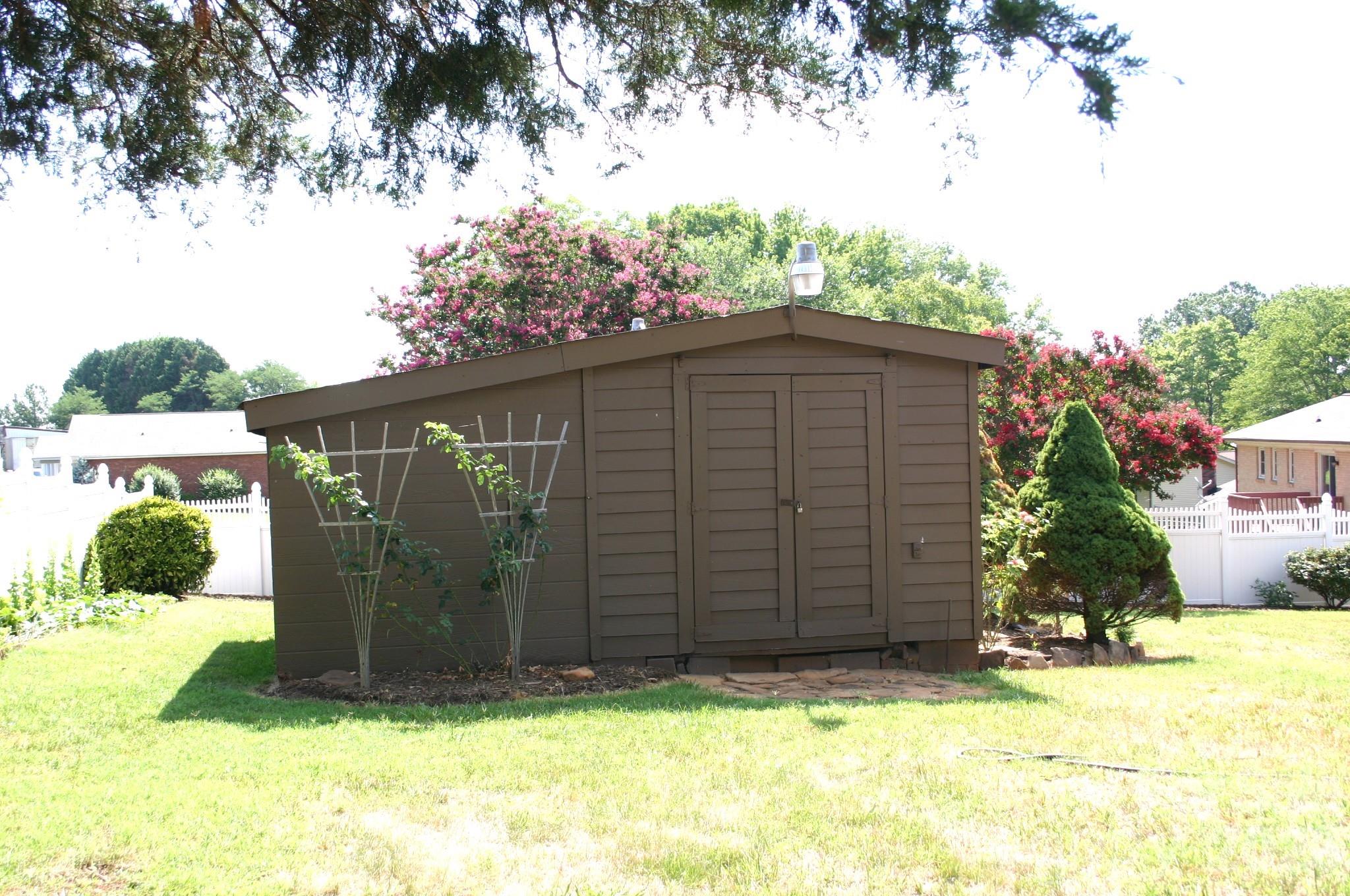 1647 Woodridge Circle Property Photo 34