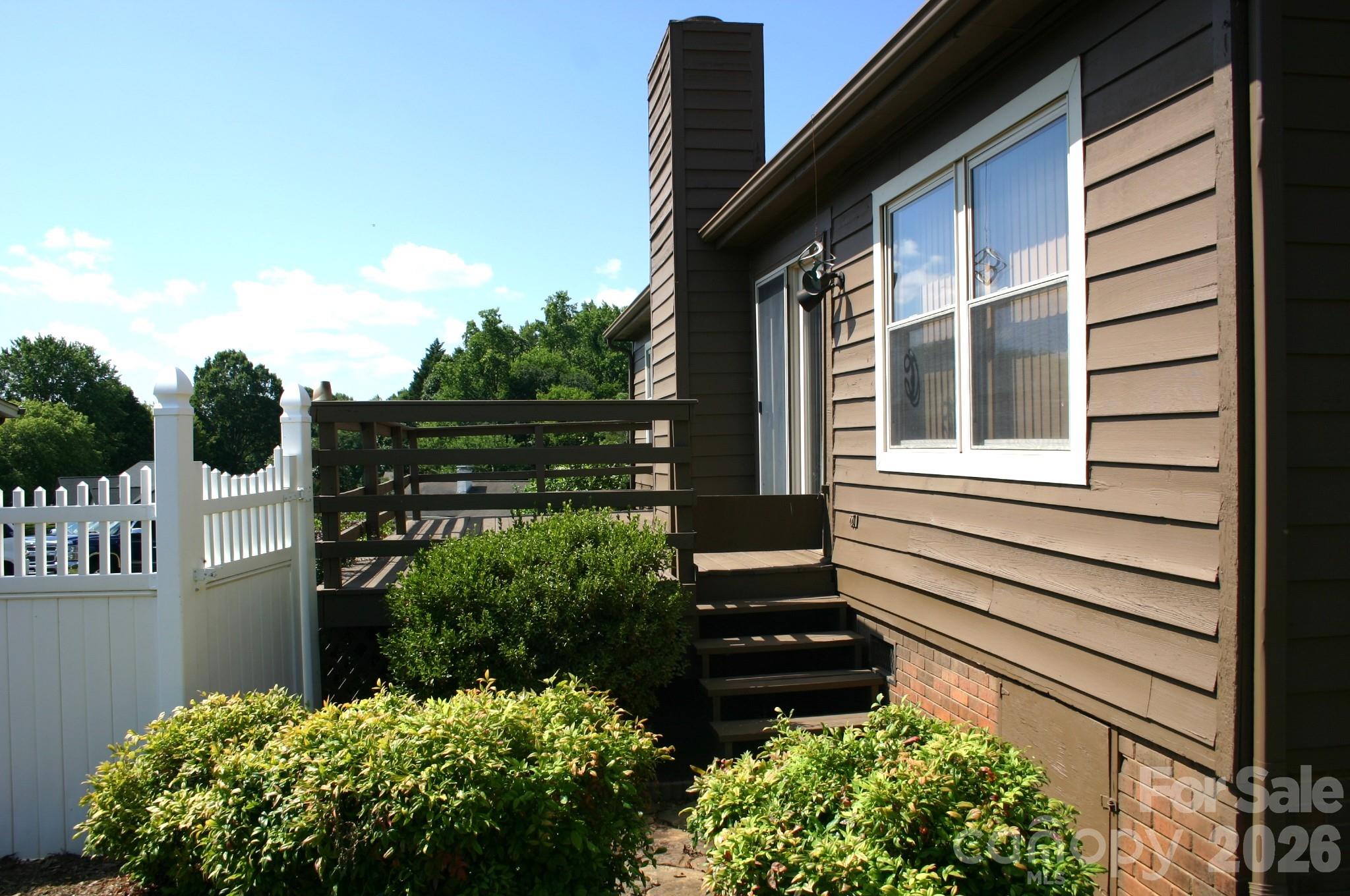 1647 Woodridge Circle Property Photo 37