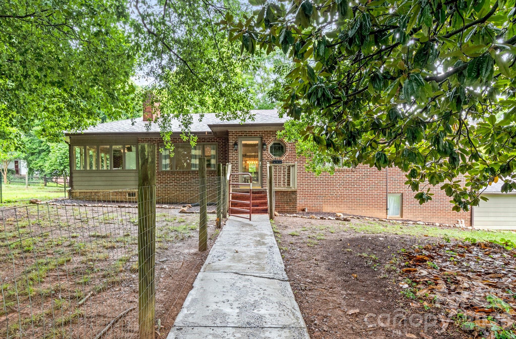 226 Pleasant Hill Drive Property Photo 2