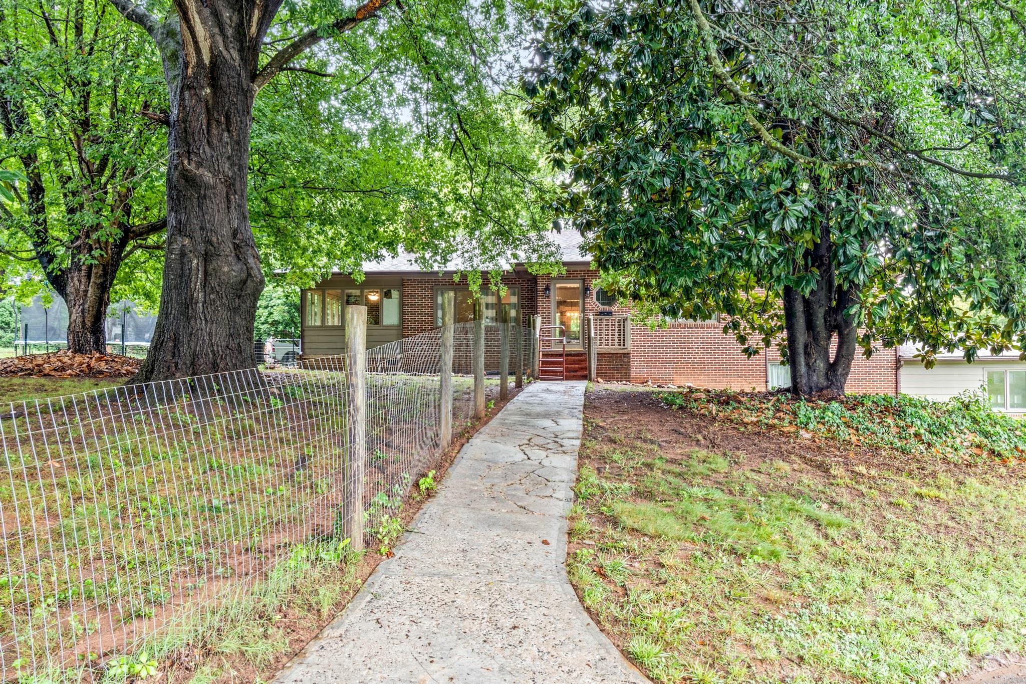 226 Pleasant Hill Drive Property Photo 3