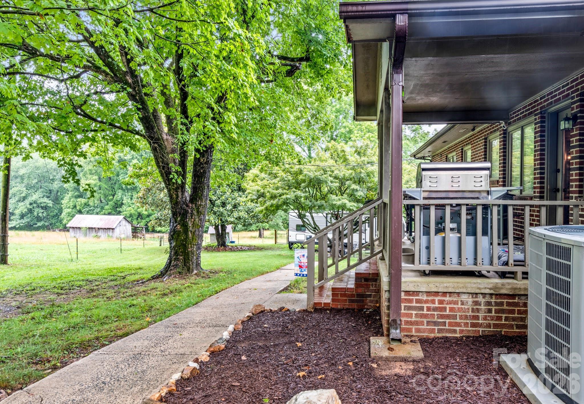 226 Pleasant Hill Drive Property Photo 4