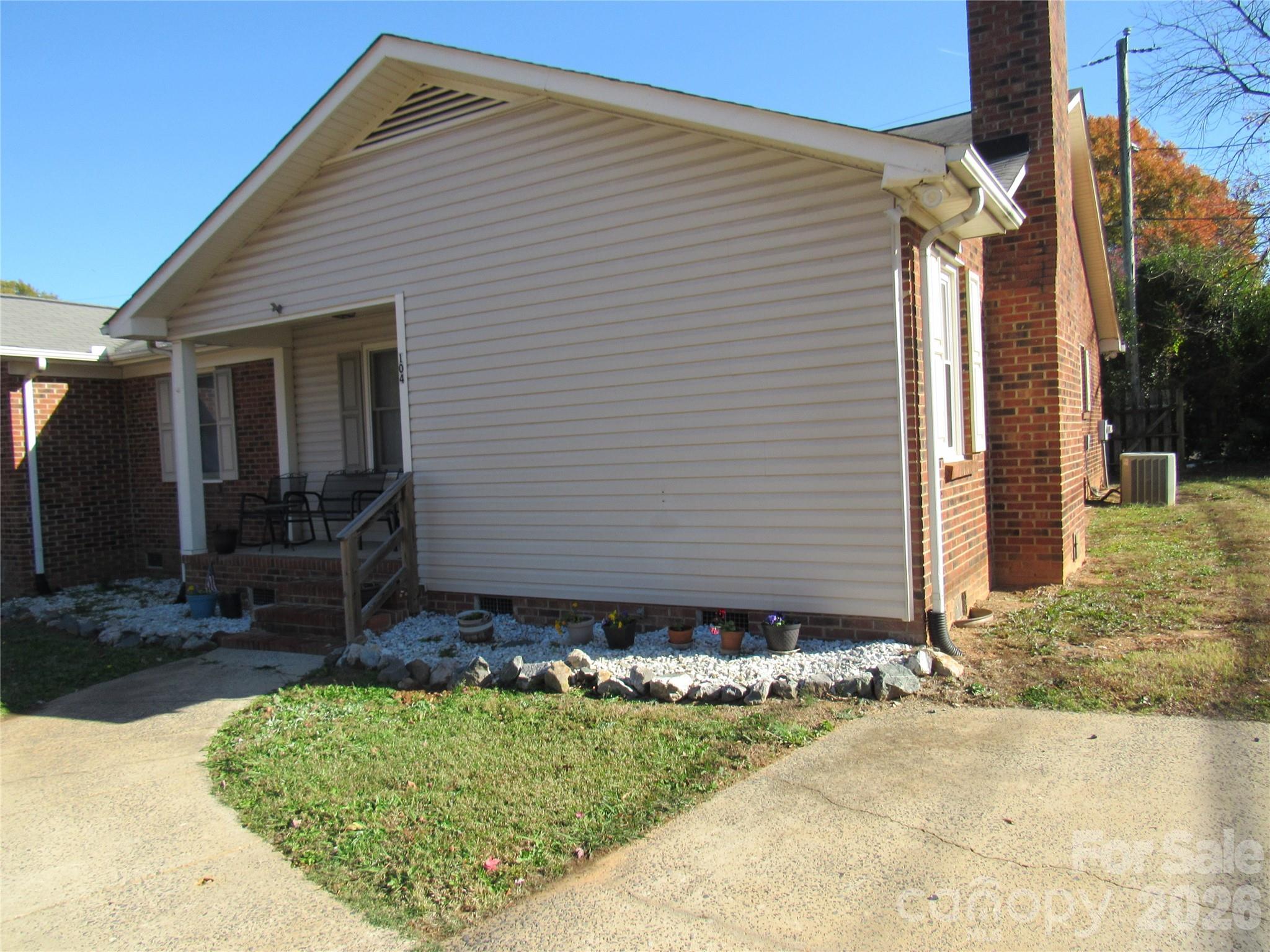 104 Neely Court Property Photo 4