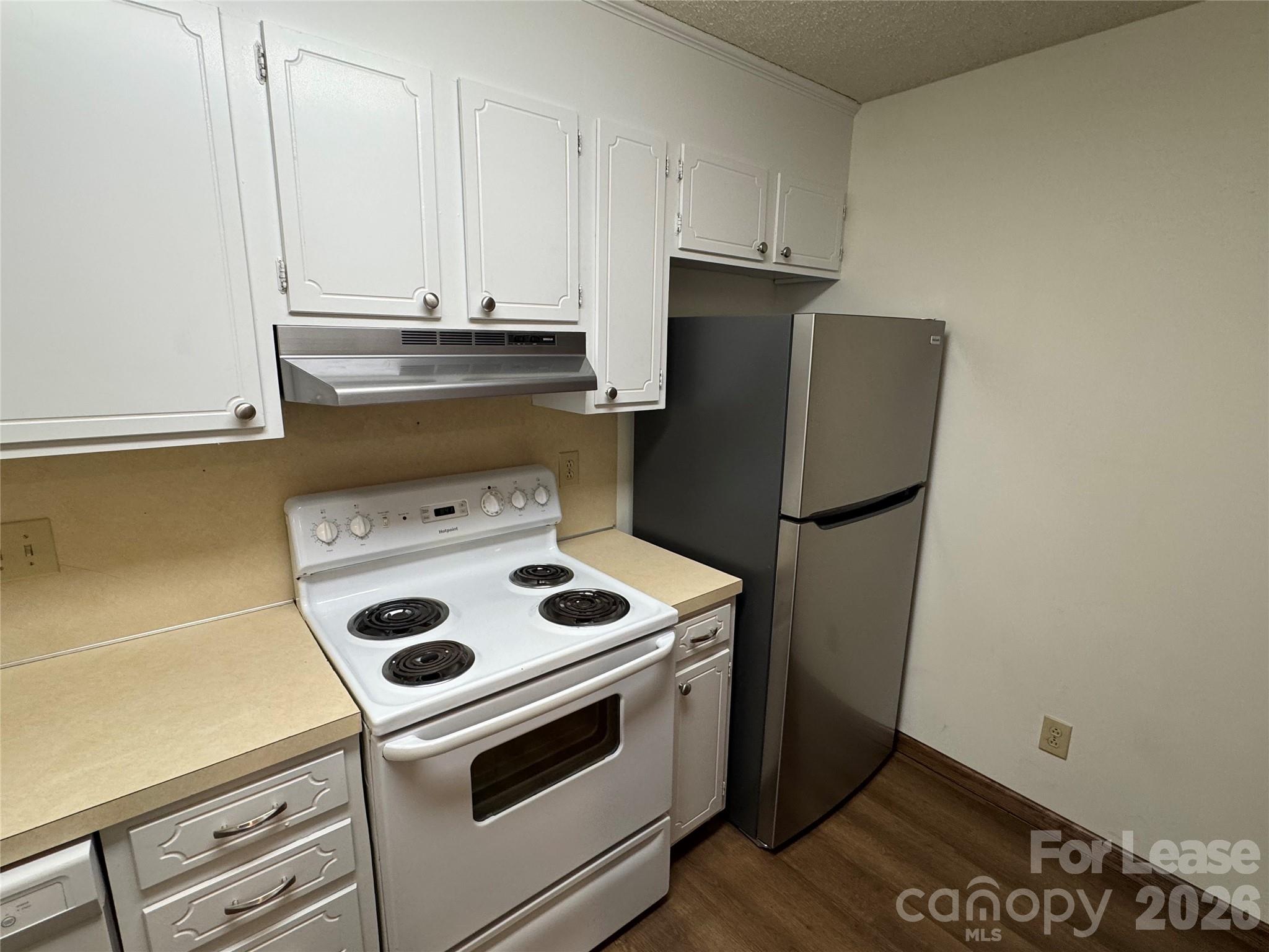 2033 Oakdale Road F Property Photo 6