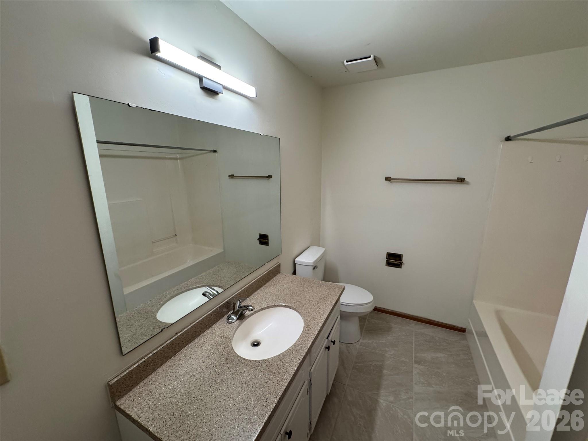 2033 Oakdale Road F Property Photo 9