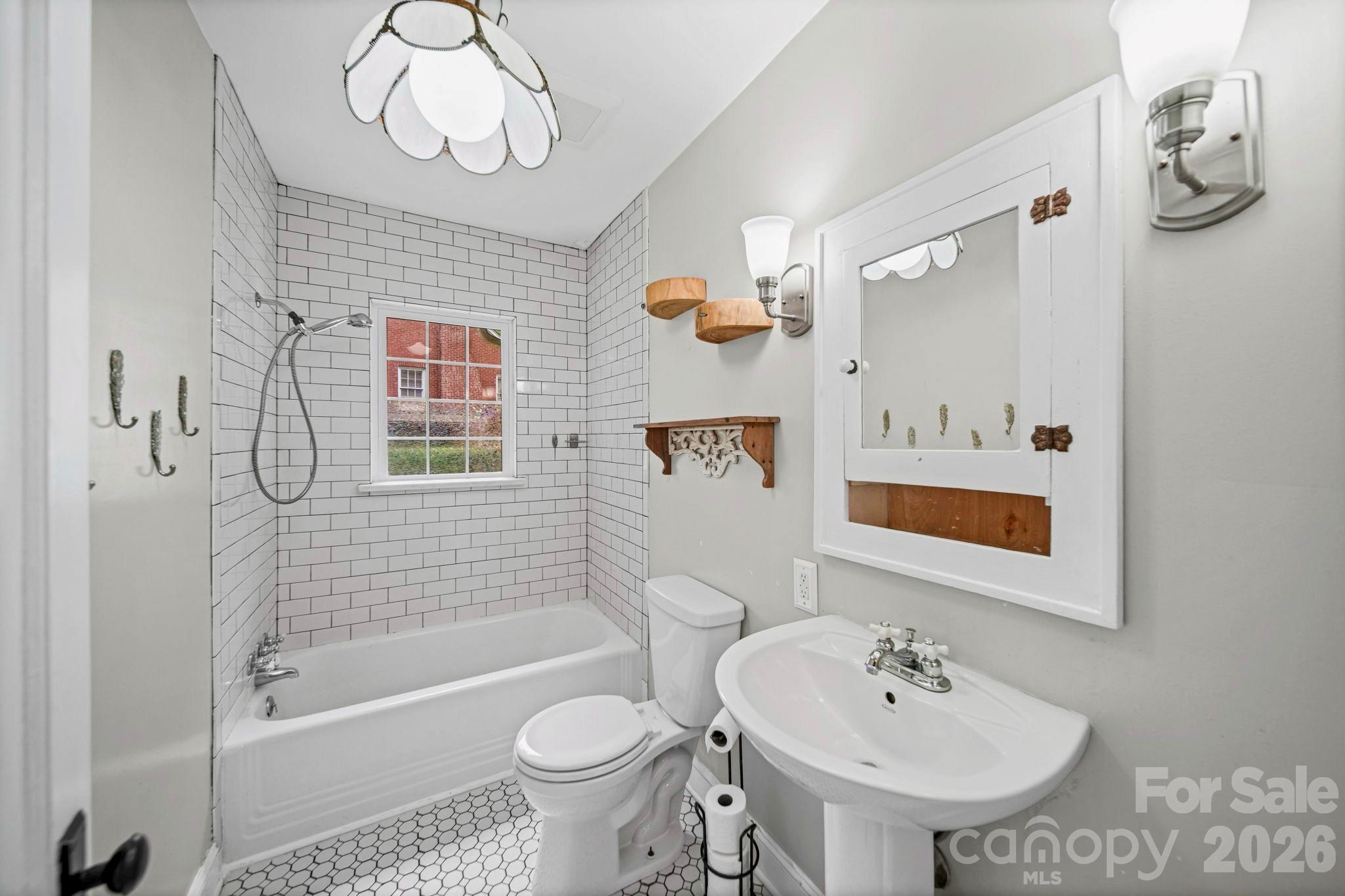 1214 S York Street Property Photo 5