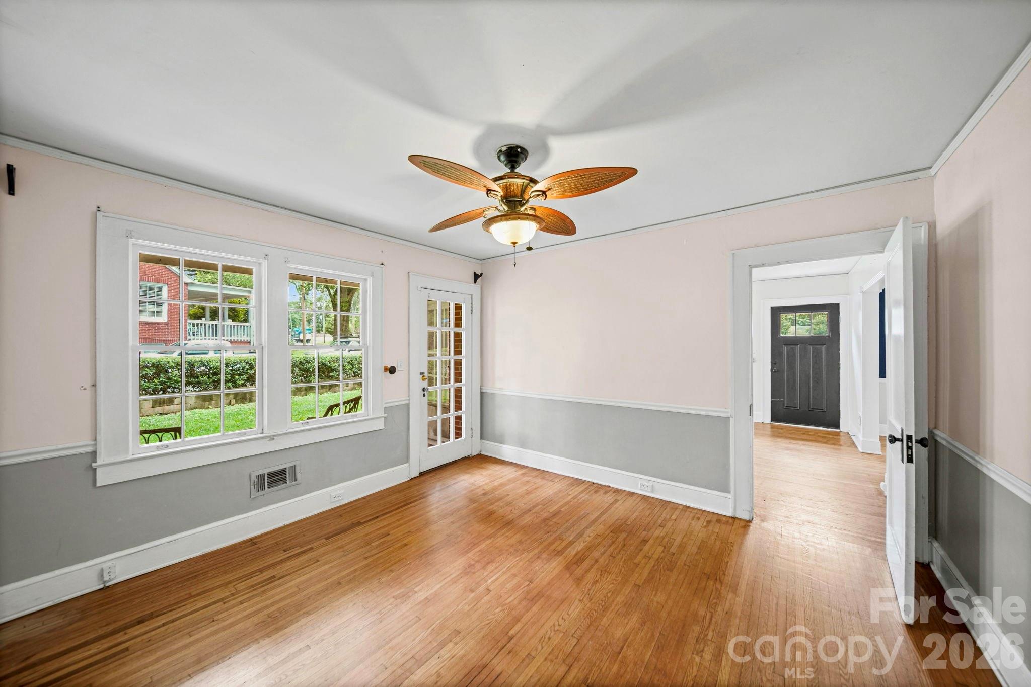 1214 S York Street Property Photo 6