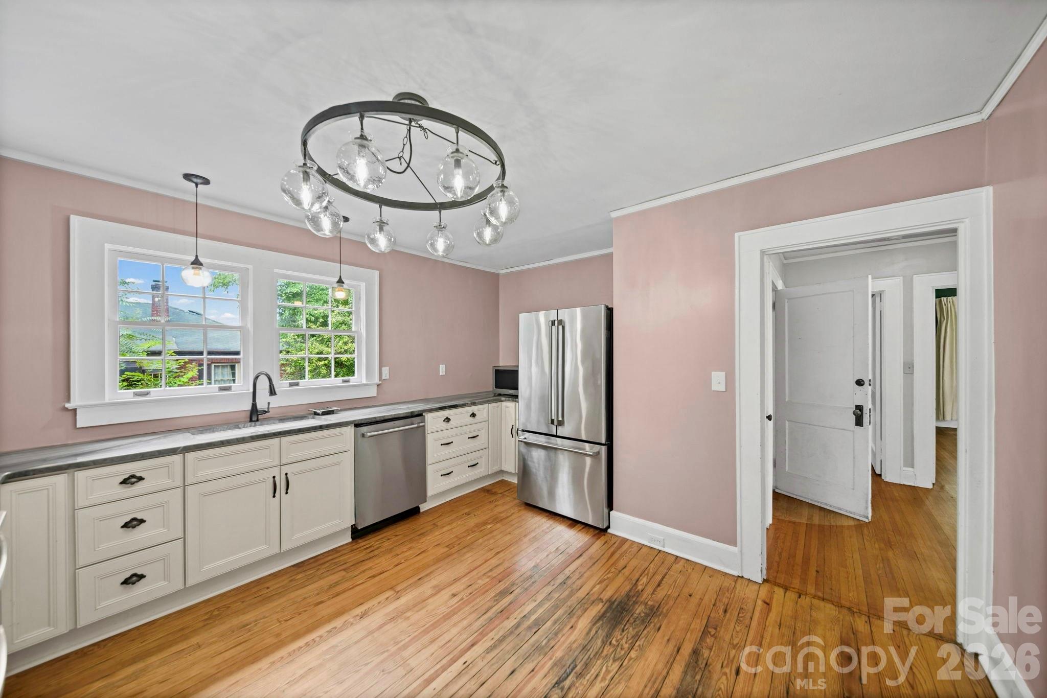 1214 S York Street Property Photo 9