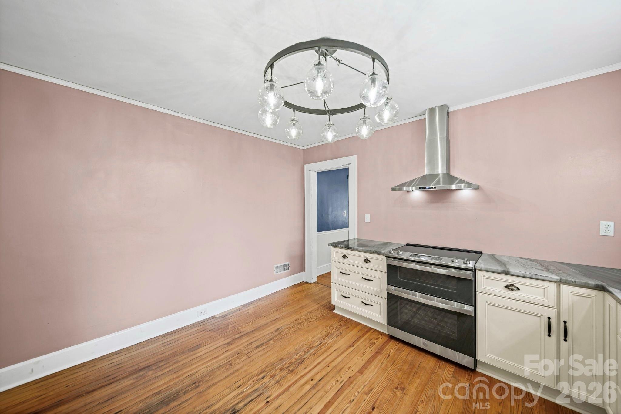 1214 S York Street Property Photo 10