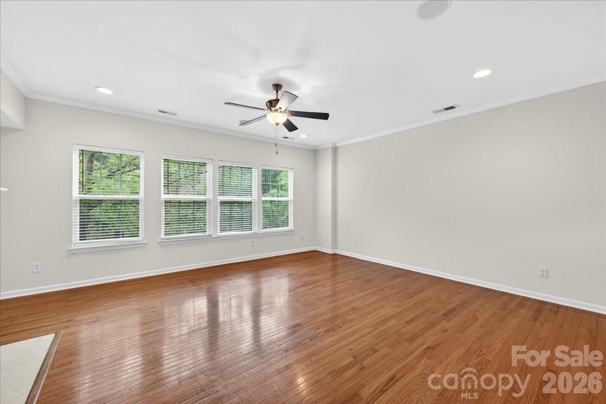 268 W Bland Street Property Photo 8