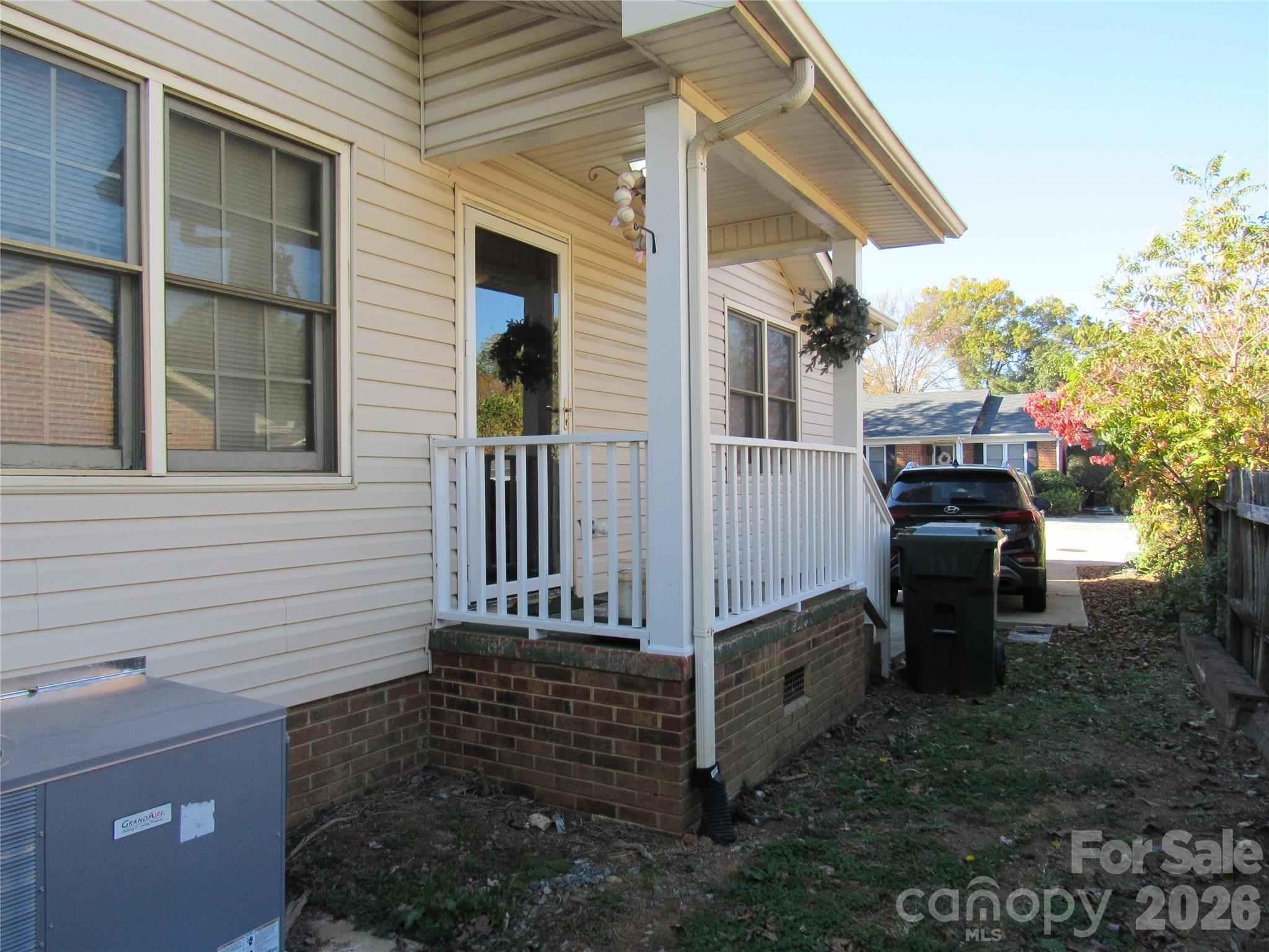 106 Neely Court Property Photo 2