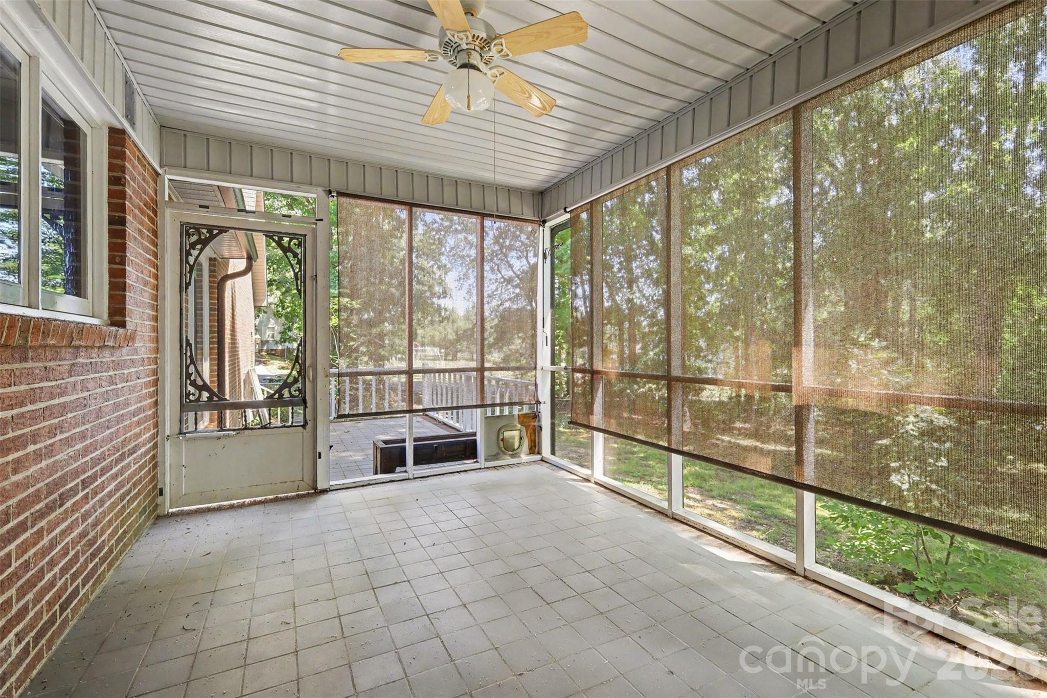 121 Country Creek Drive Property Photo 29