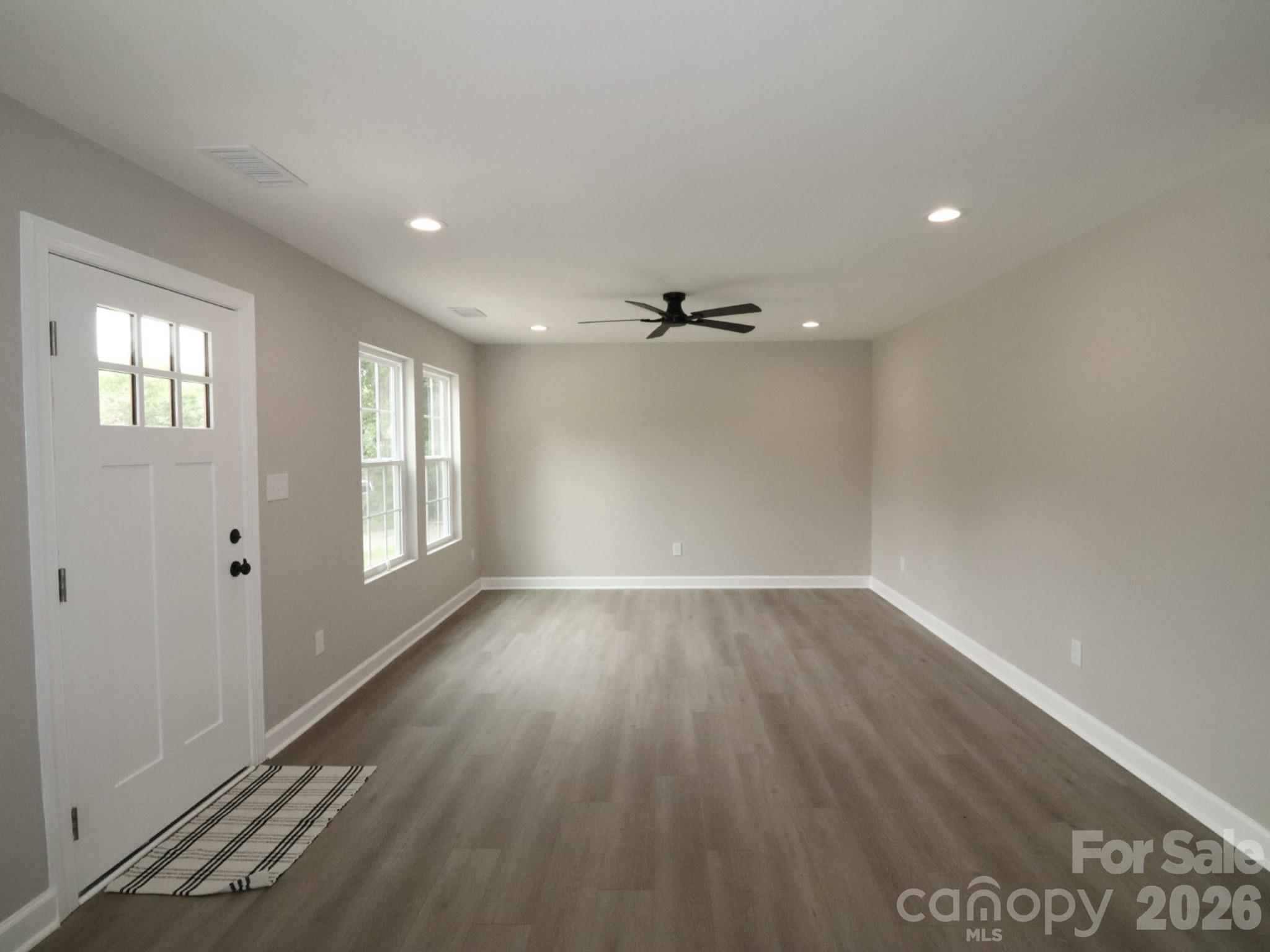 916 N Austin Road Property Photo 3