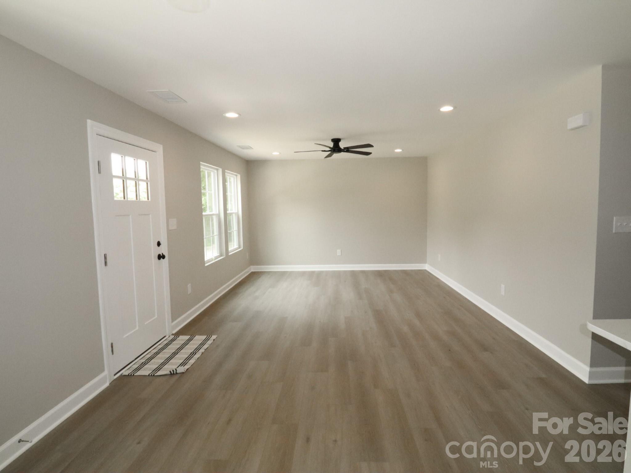 916 N Austin Road Property Photo 4