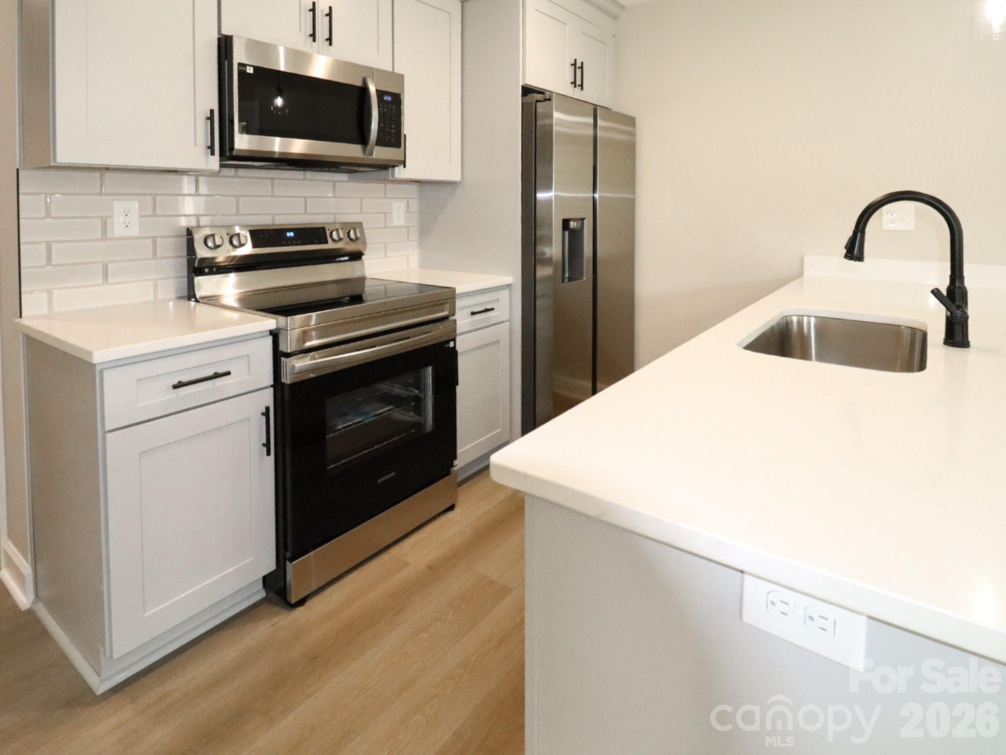 916 N Austin Road Property Photo 6