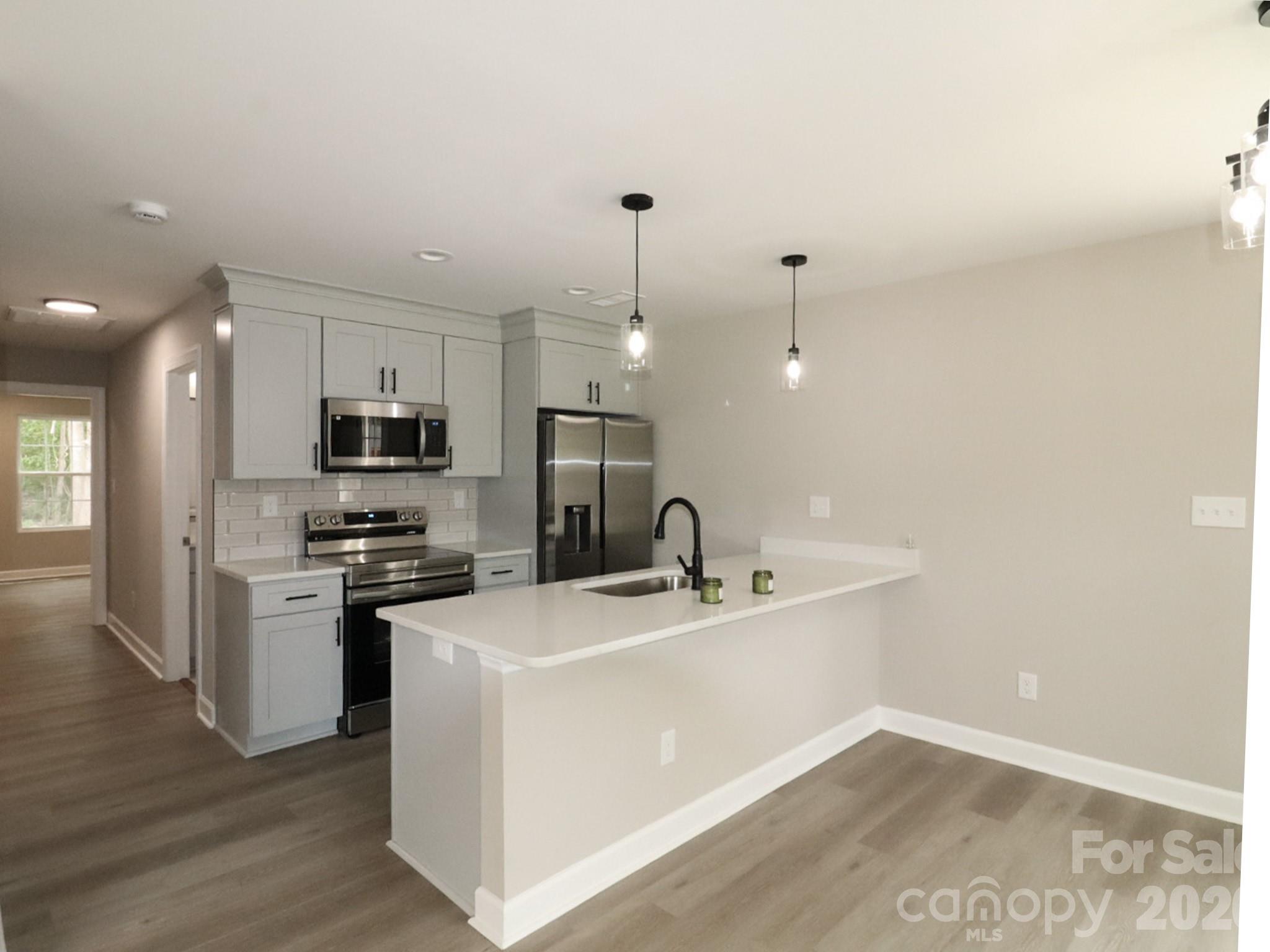 916 N Austin Road Property Photo 7