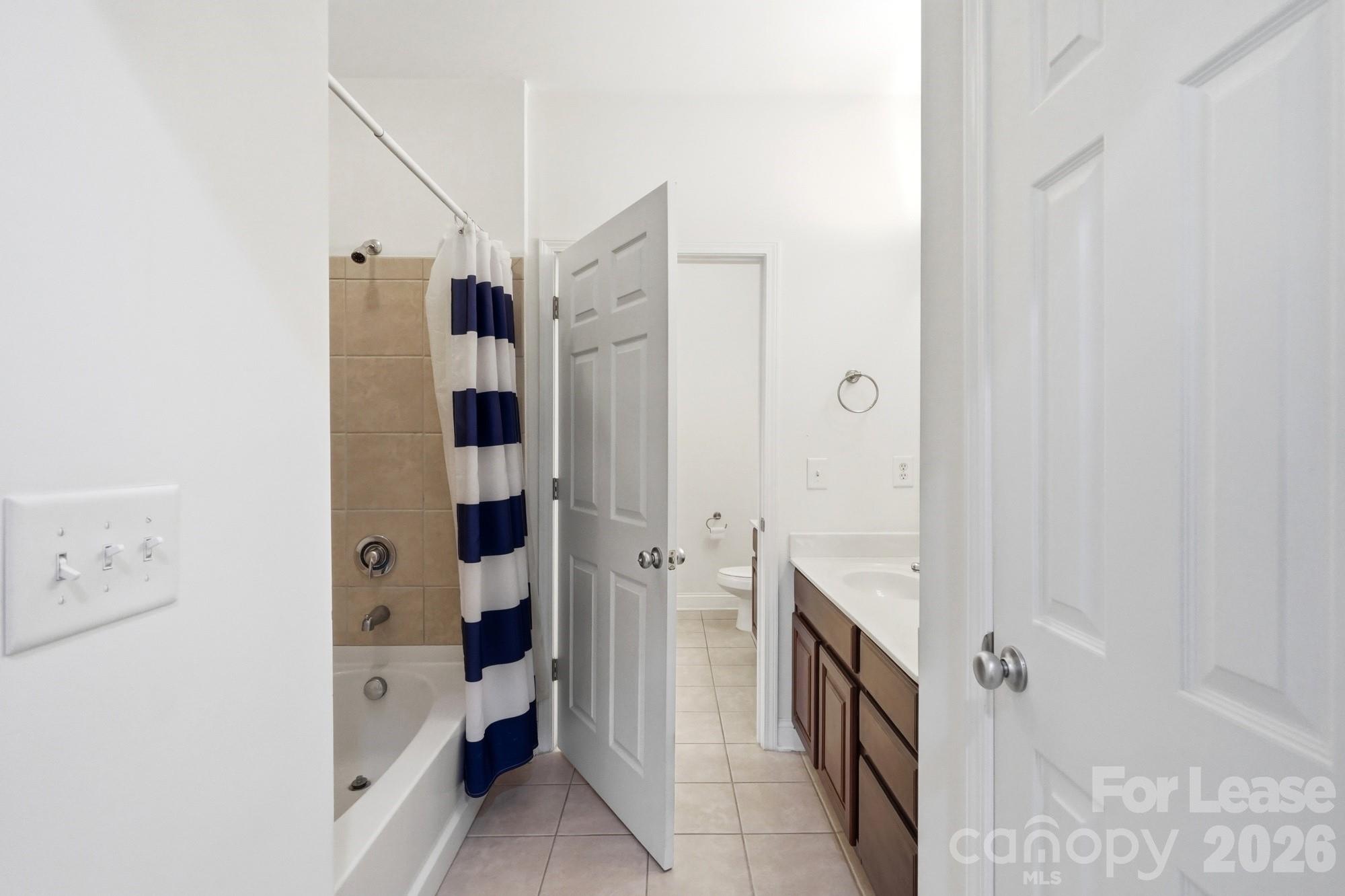 1000 E Woodlawn Road 216 Property Photo 33