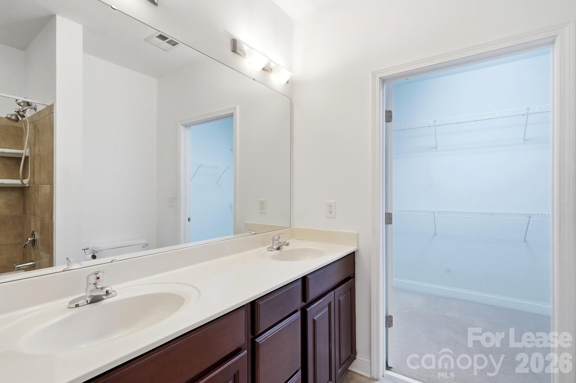 1000 E Woodlawn Road 216 Property Photo 43