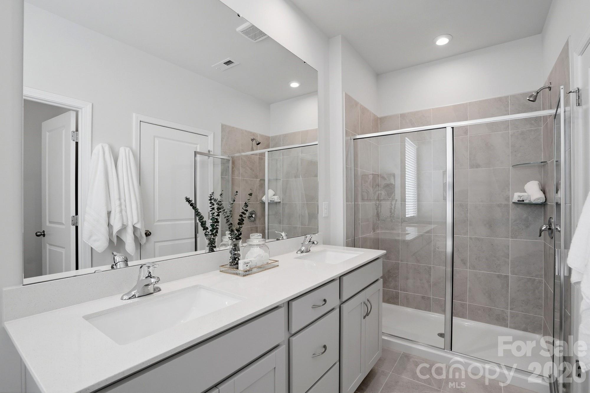 1460 Mccollum Street Property Photo 15