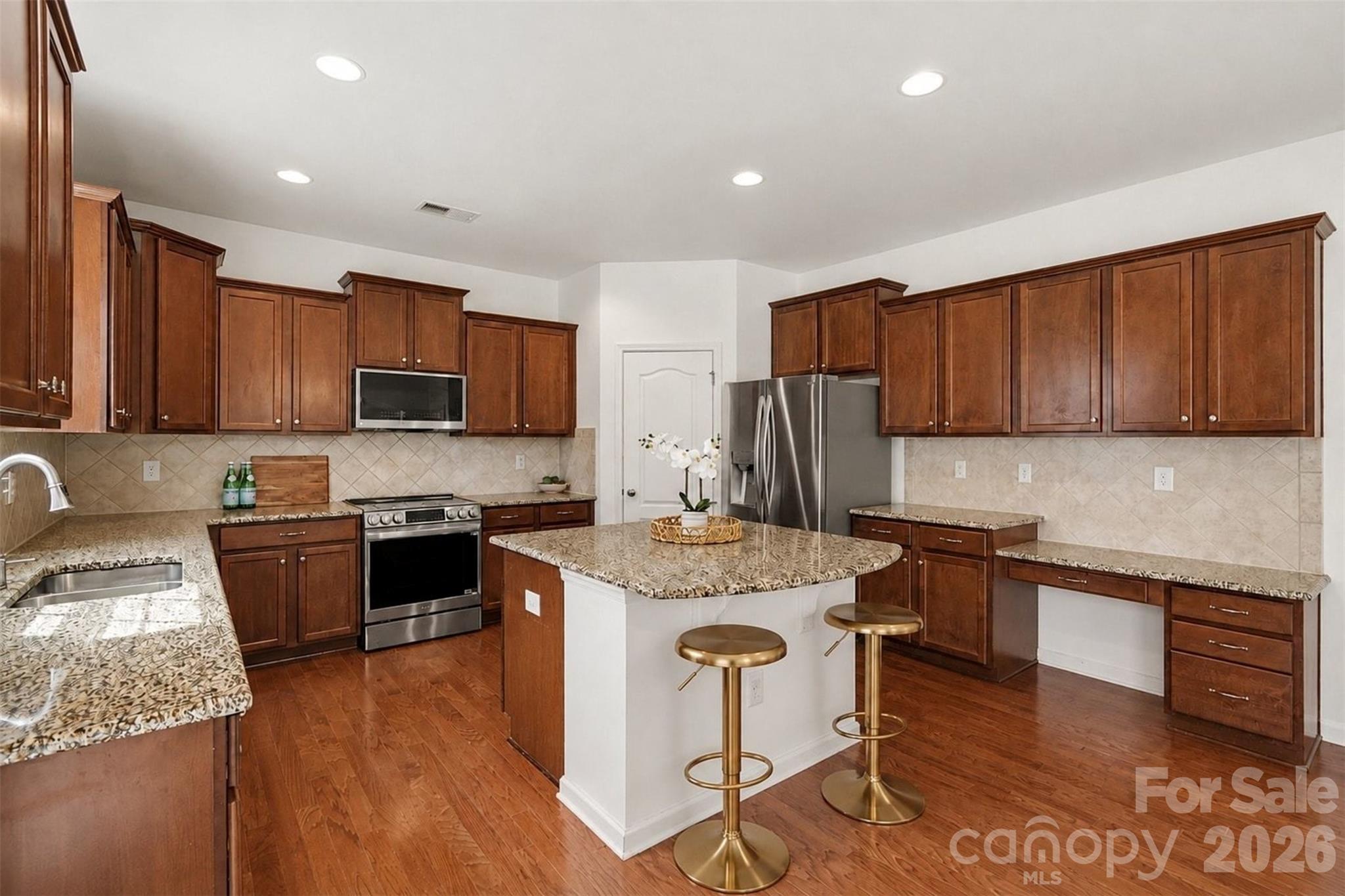 5810 Castlecove Road Property Photo 11
