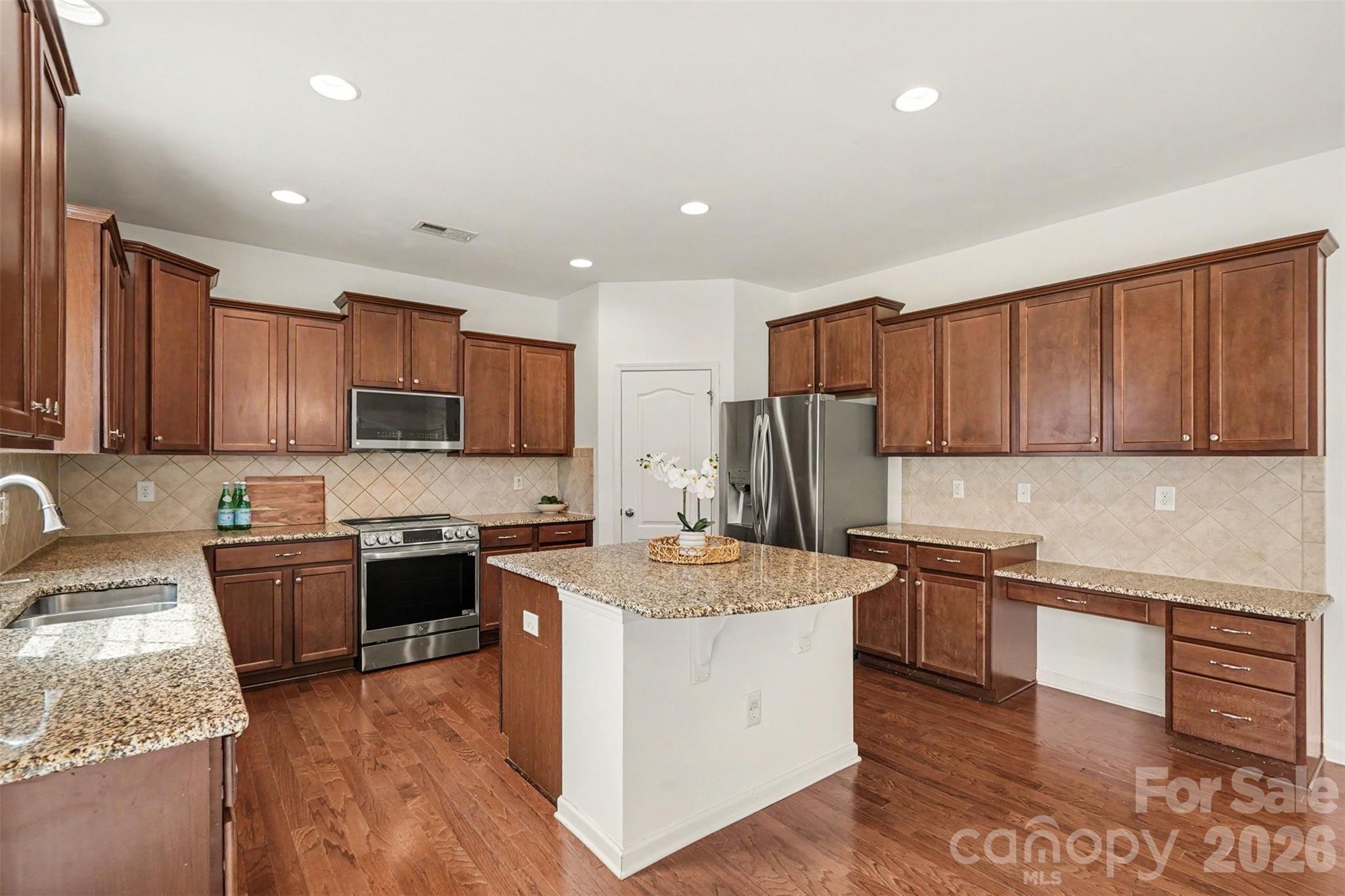 5810 Castlecove Road Property Photo 12