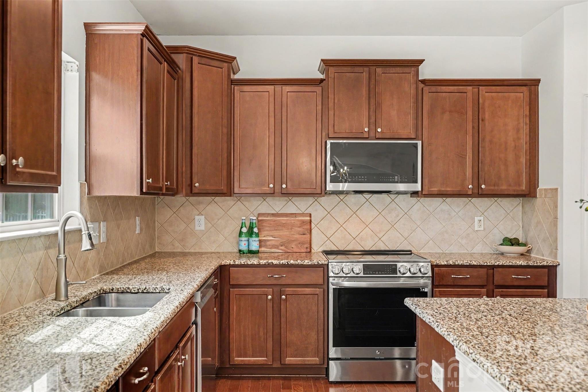 5810 Castlecove Road Property Photo 13