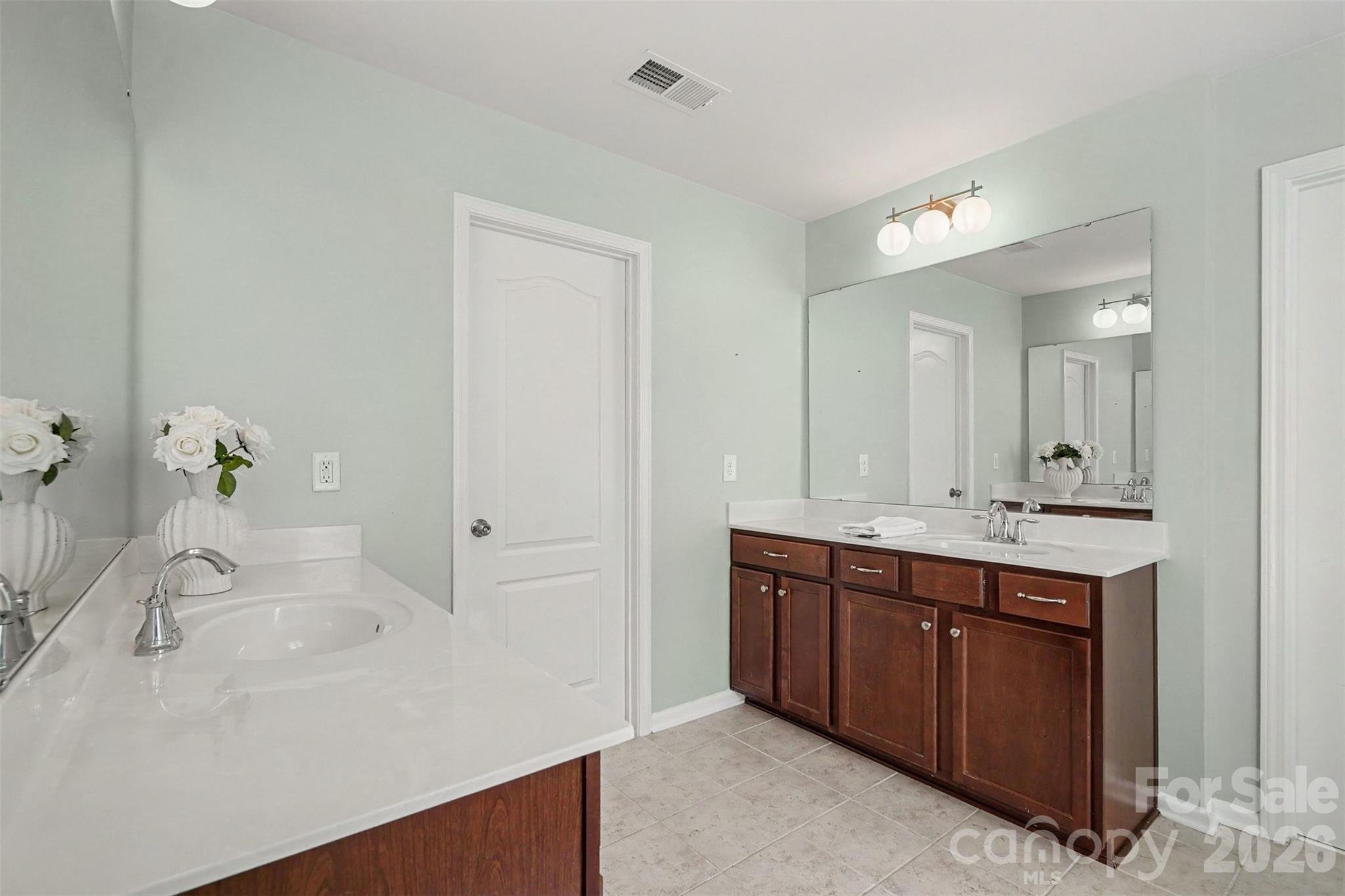 5810 Castlecove Road Property Photo 19