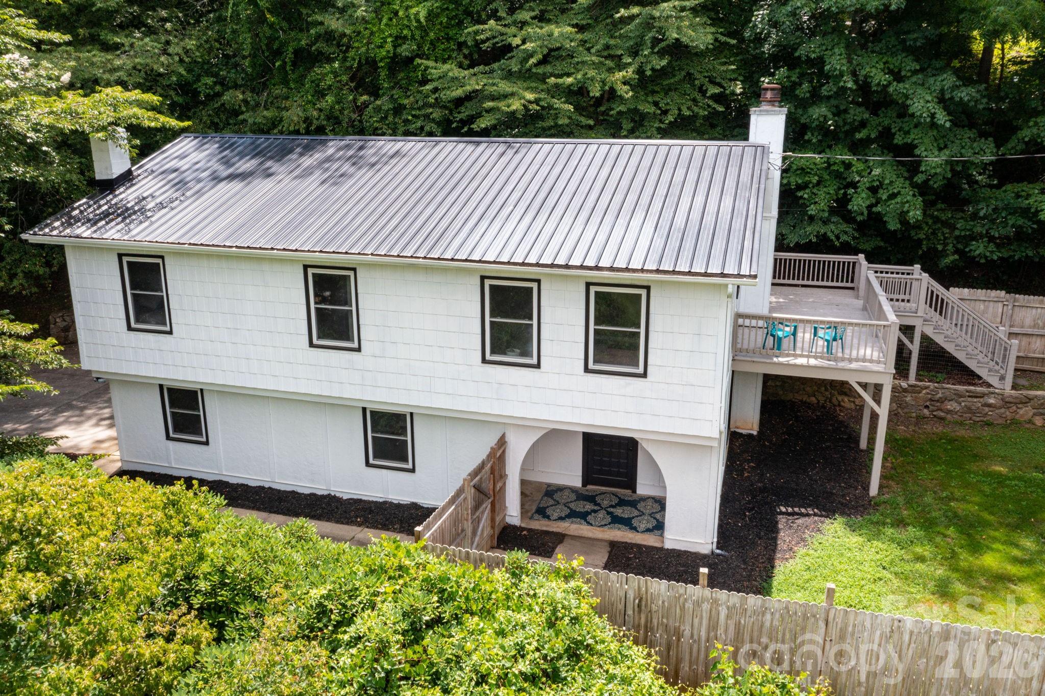 144 Pinehaven Drive Property Photo 1