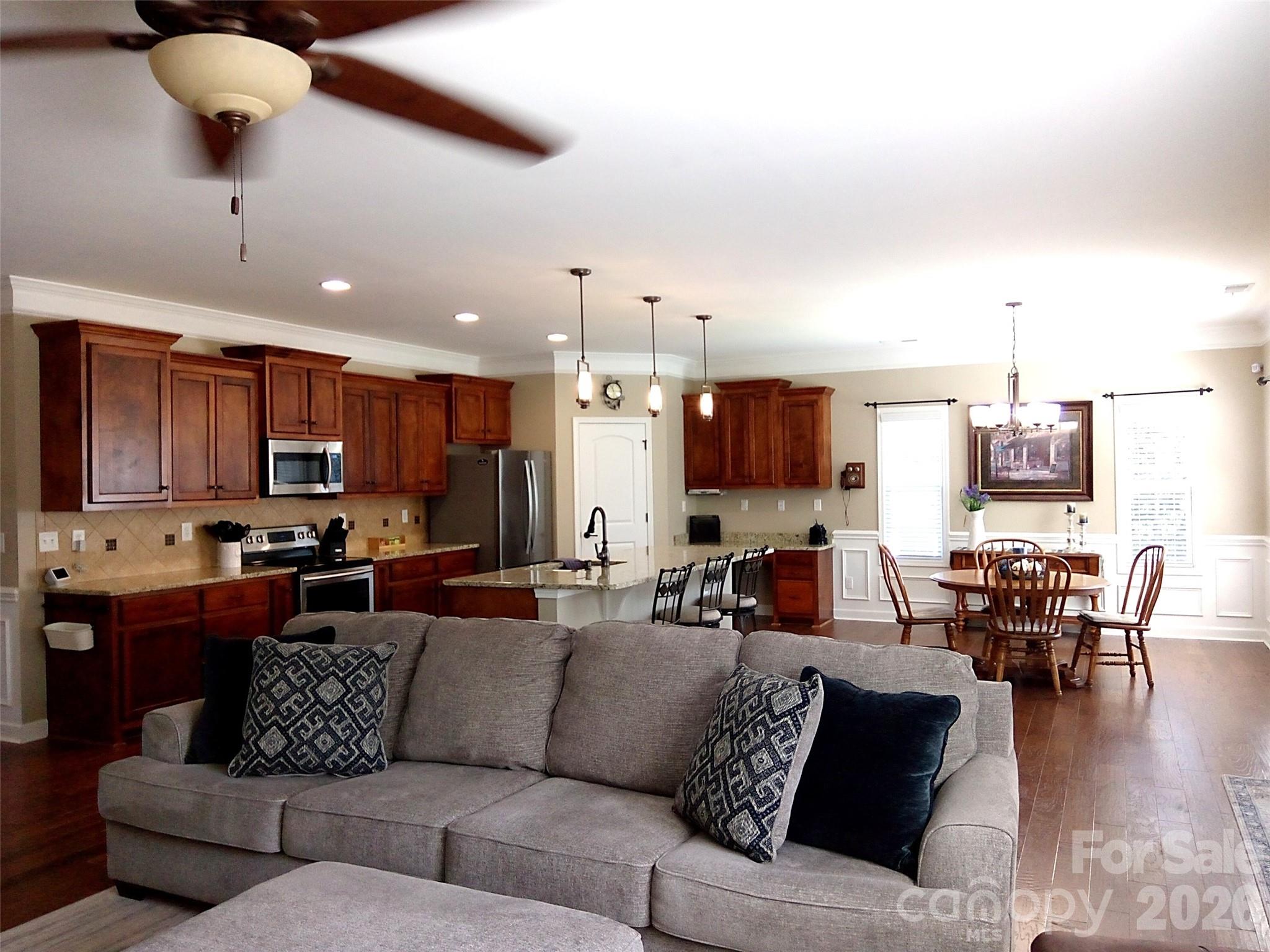 10234 Lakeshore Drive Property Photo 8