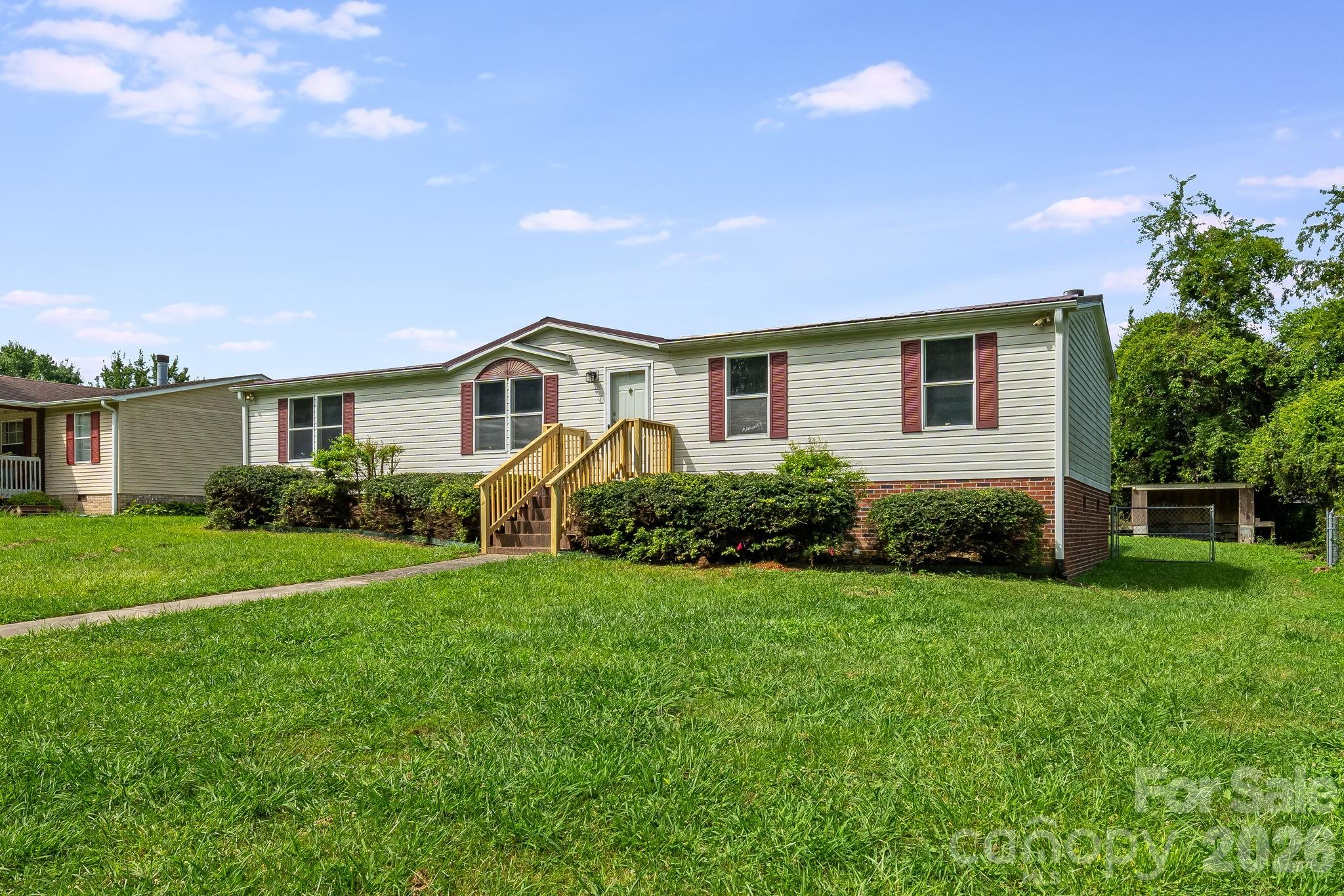 505 Crescent Way Property Photo 2