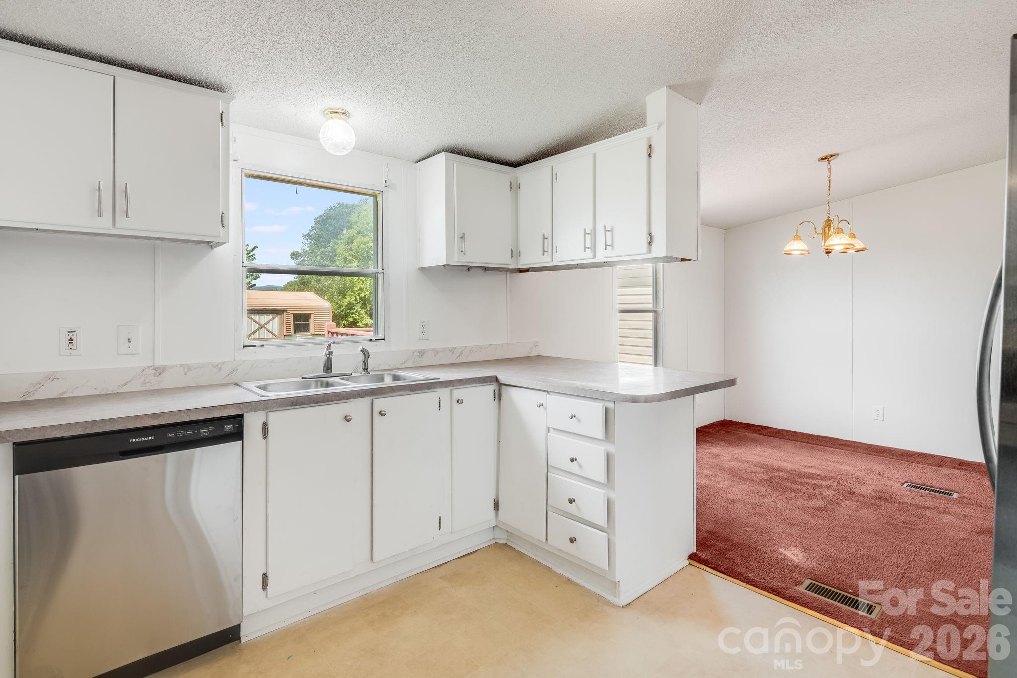 505 Crescent Way Property Photo 11