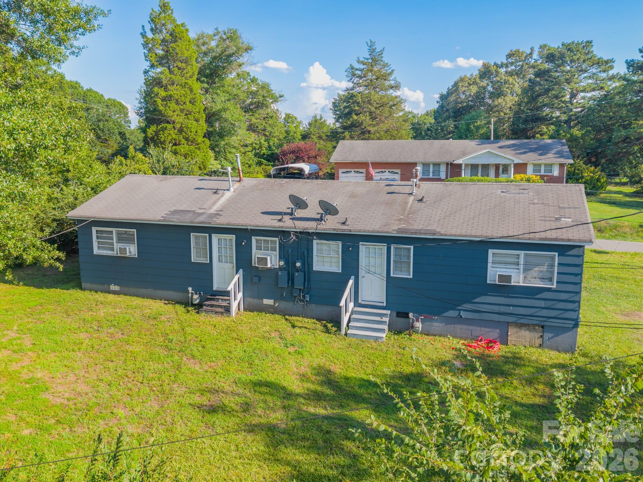 402 E Webb Street Property Photo 3