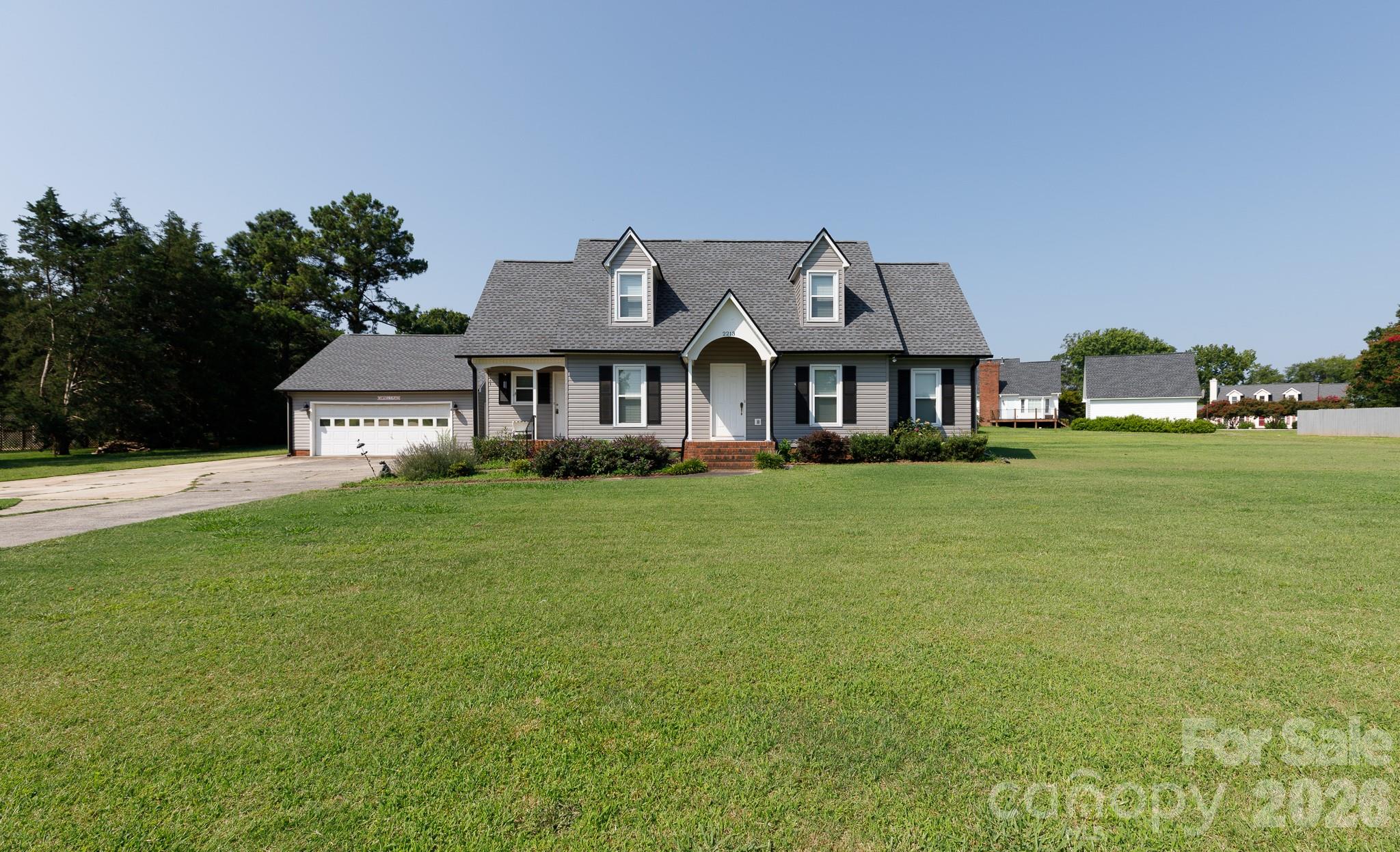 2213 Eastview Road Property Photo 1