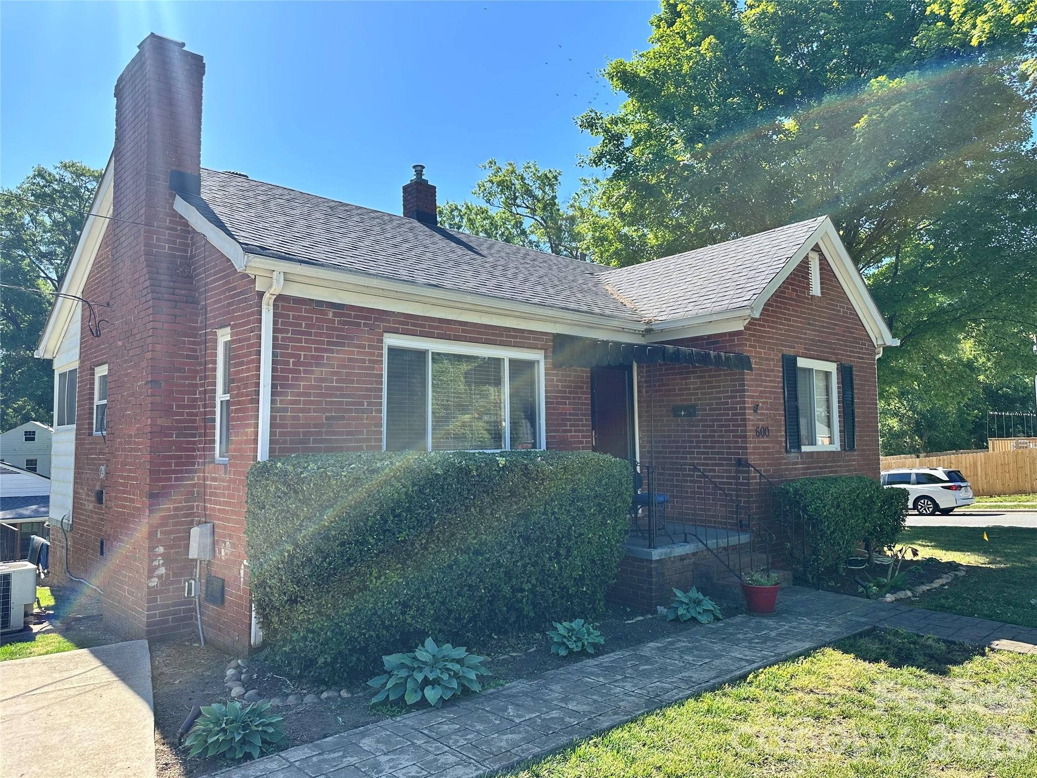 600 W Cama Street 8