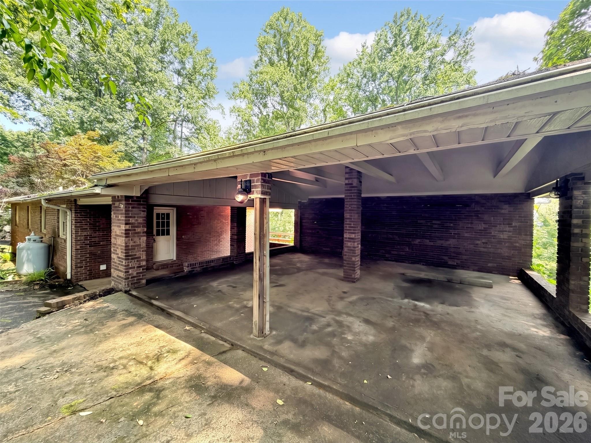 101 Cactus Loop Property Photo 3