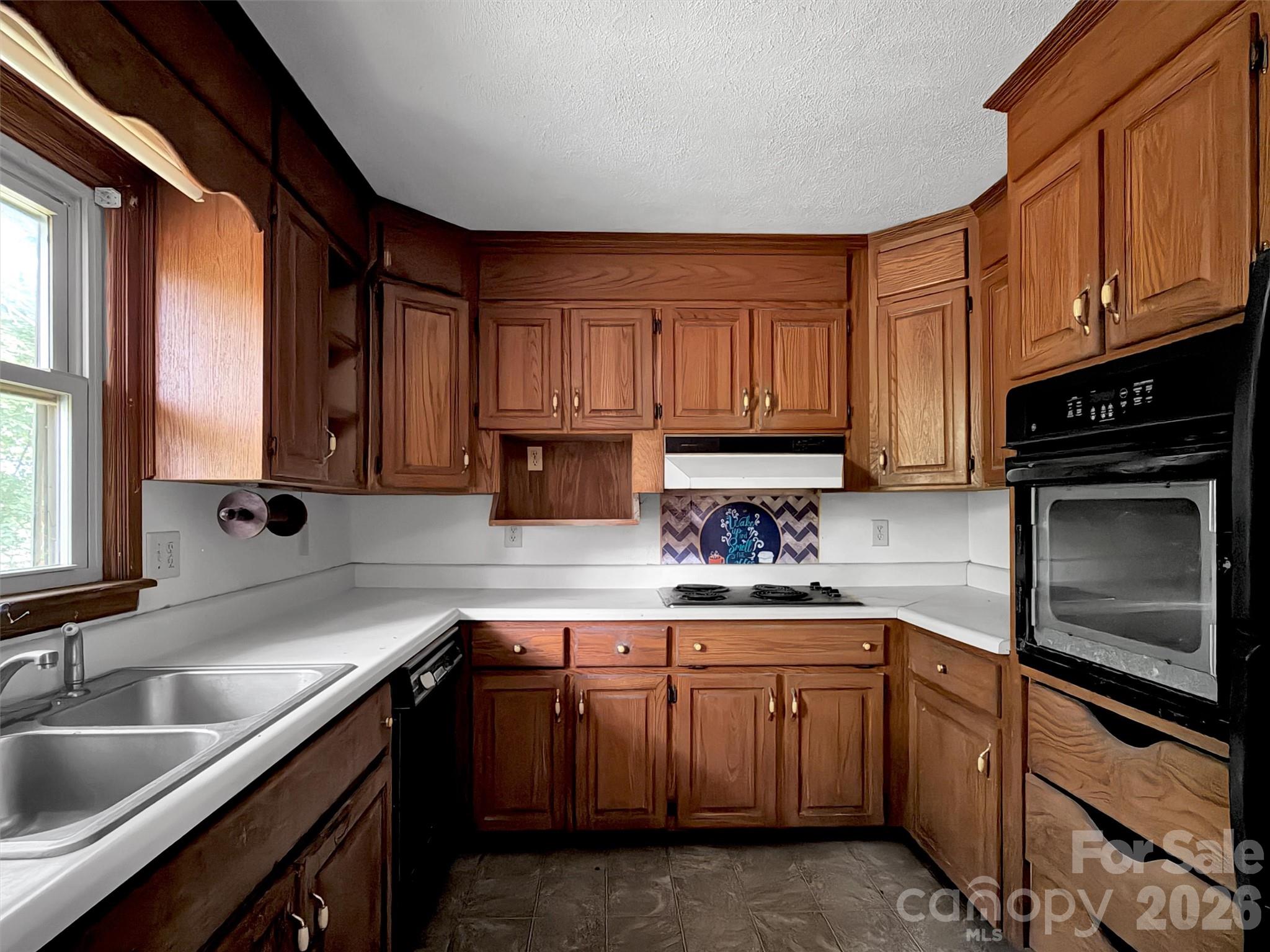 101 Cactus Loop Property Photo 9