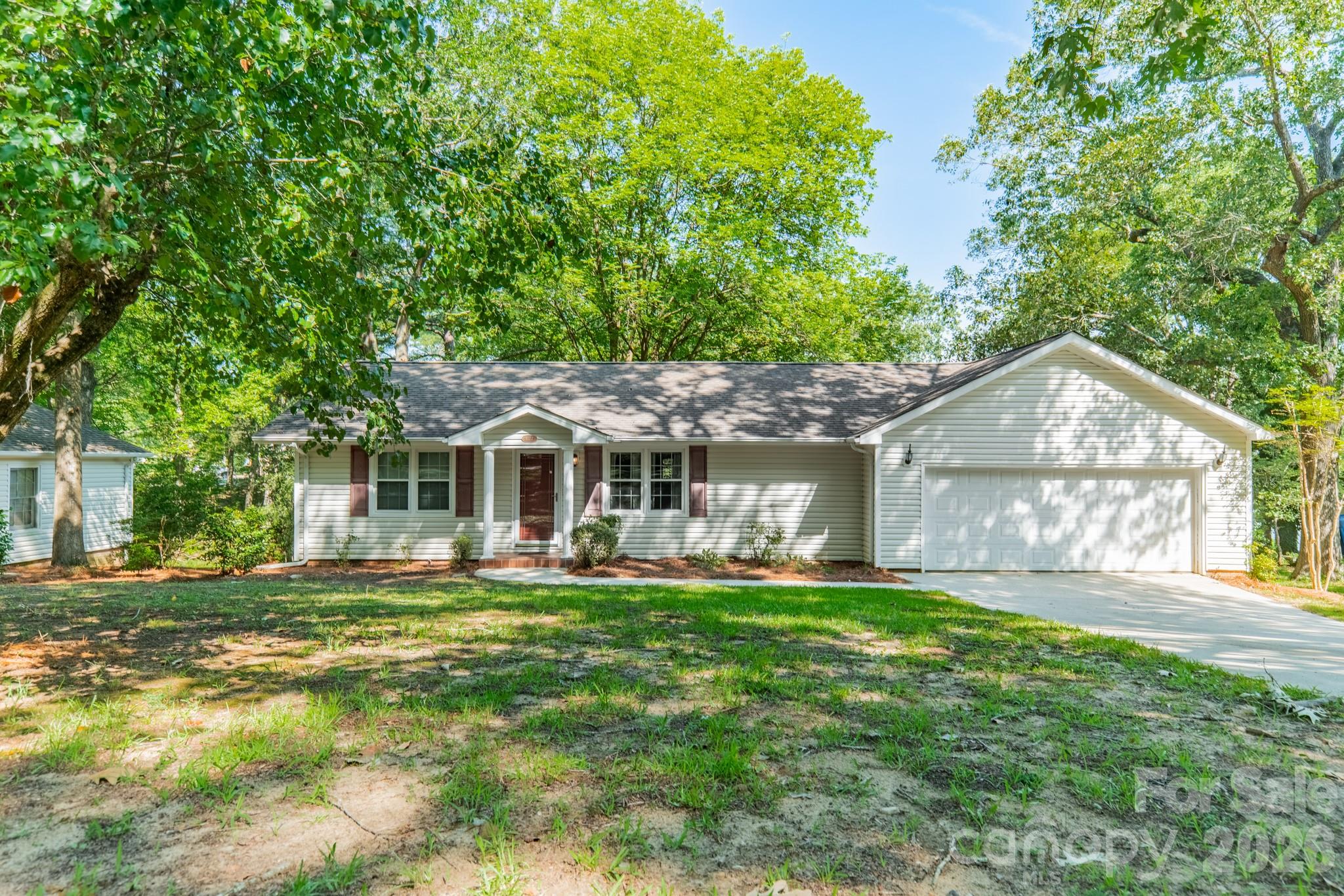 1077 E Shore Drive Property Photo 1