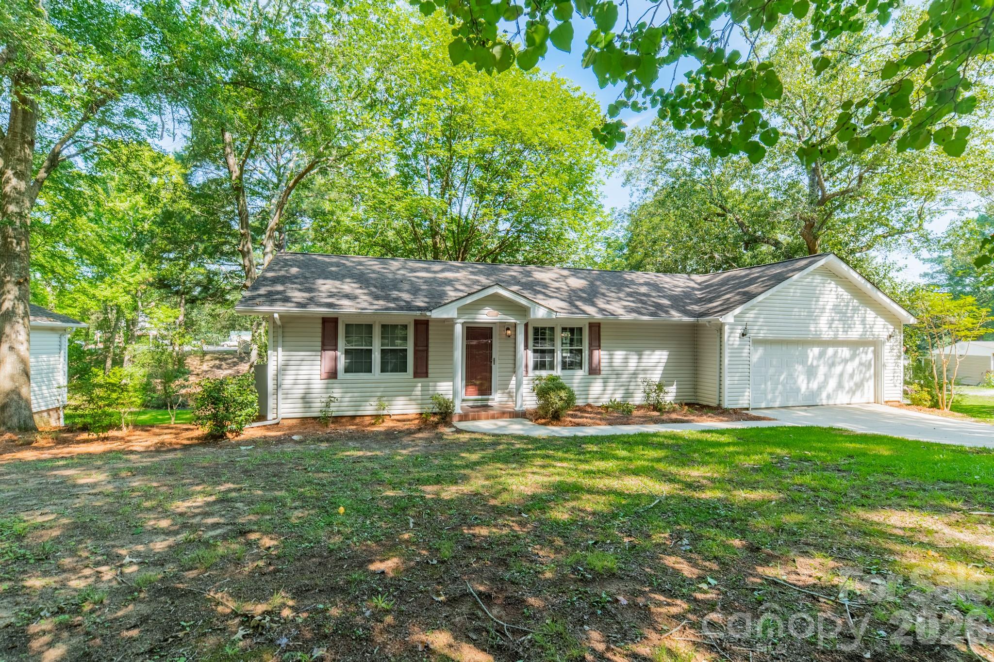 1077 E Shore Drive Property Photo 2