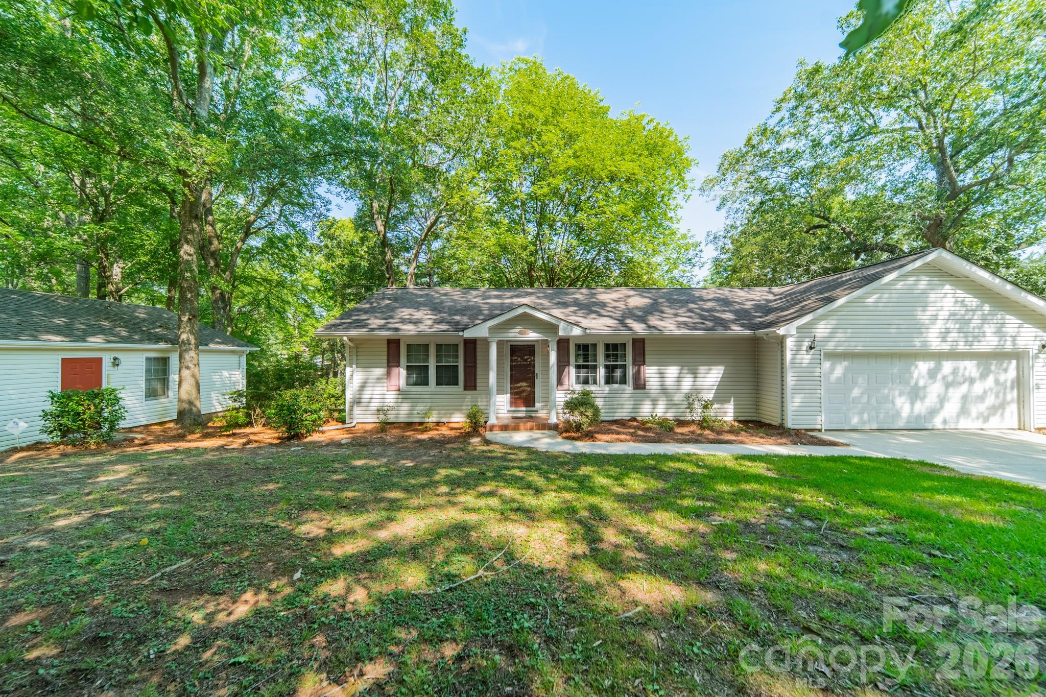 1077 E Shore Drive Property Photo 5