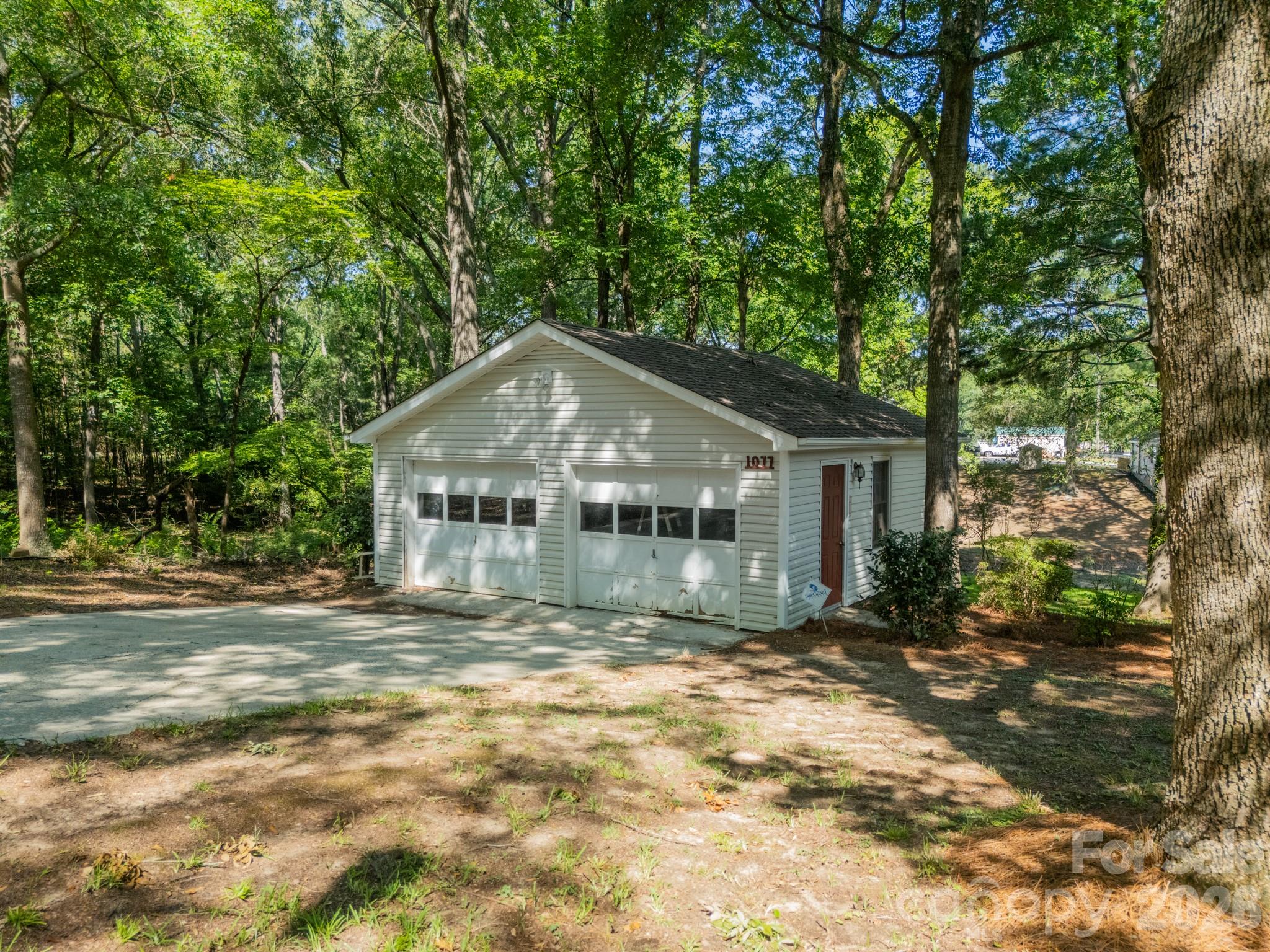1077 E Shore Drive Property Photo 6
