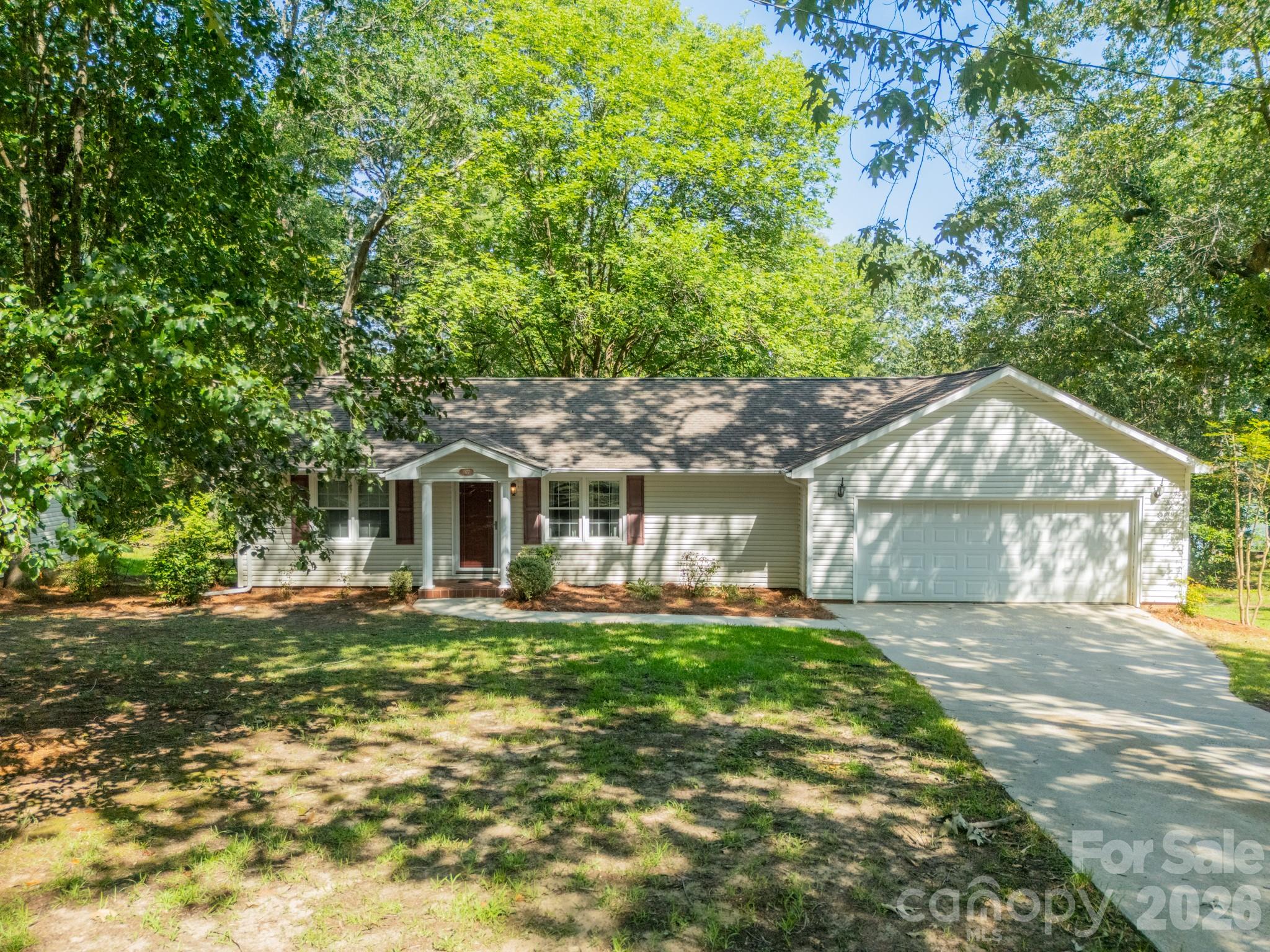 1077 E Shore Drive Property Photo 7