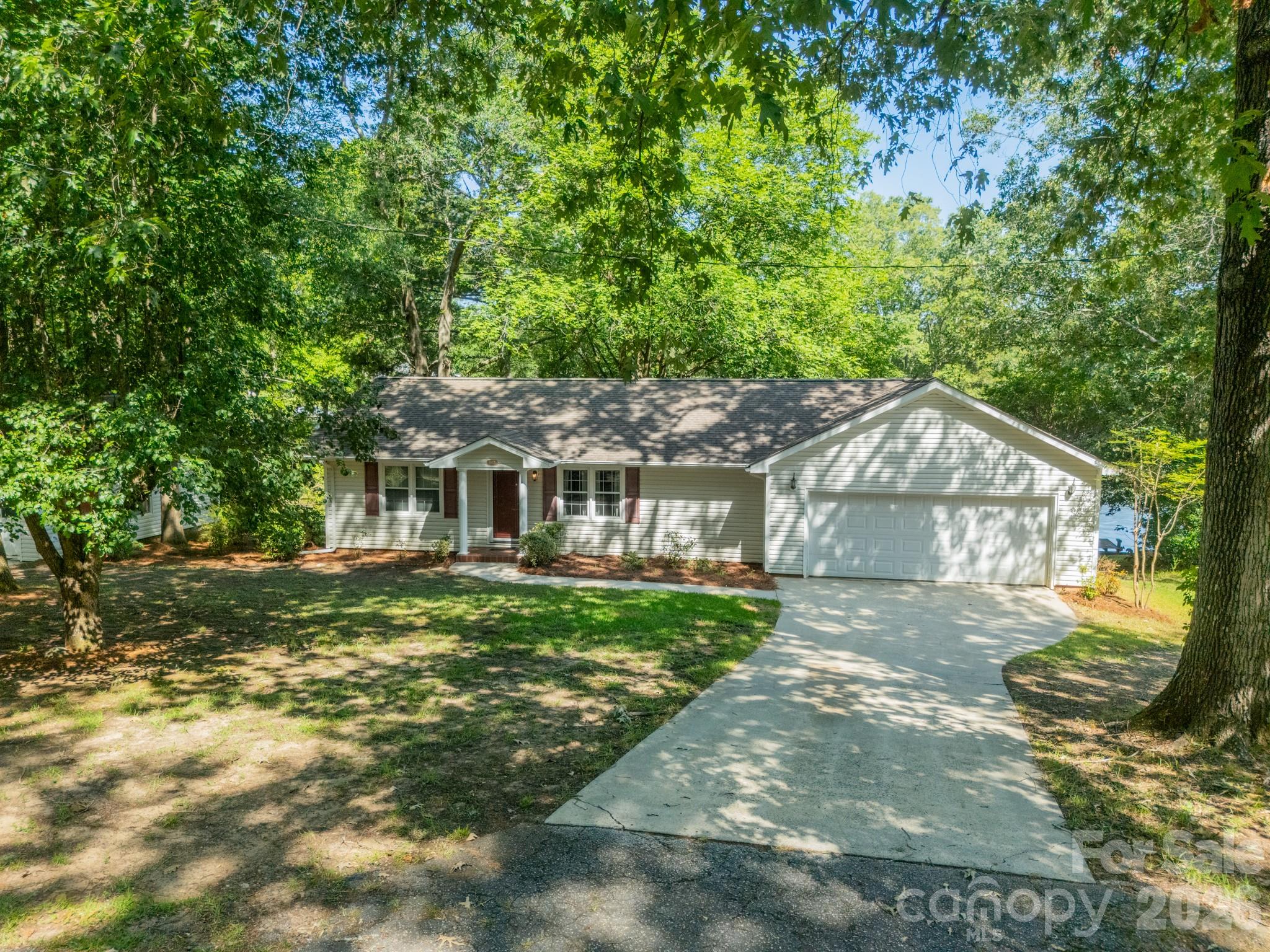 1077 E Shore Drive Property Photo 8