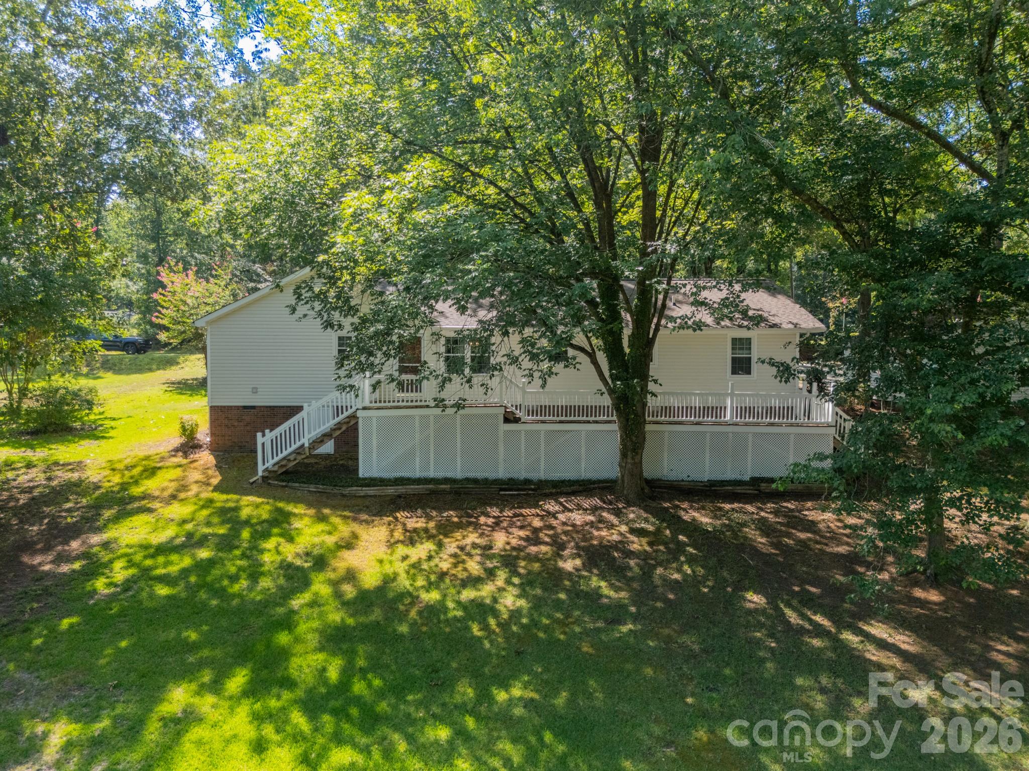 1077 E Shore Drive Property Photo 9