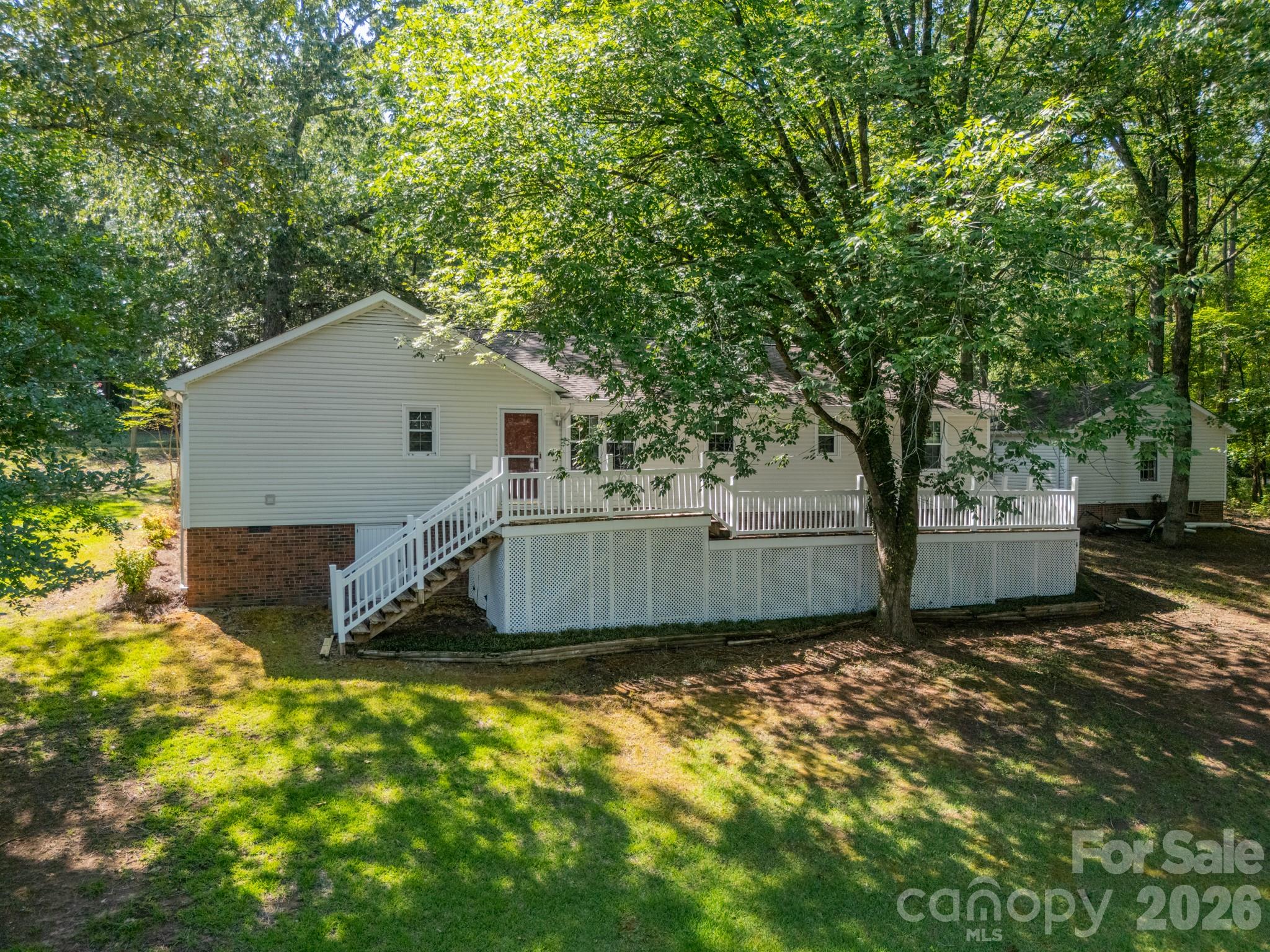 1077 E Shore Drive Property Photo 10