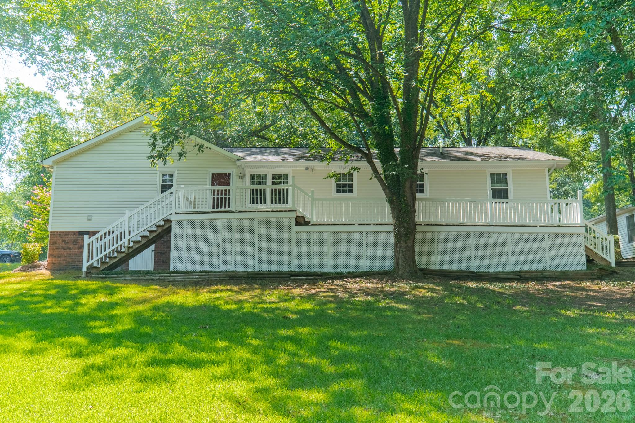 1077 E Shore Drive Property Photo 11