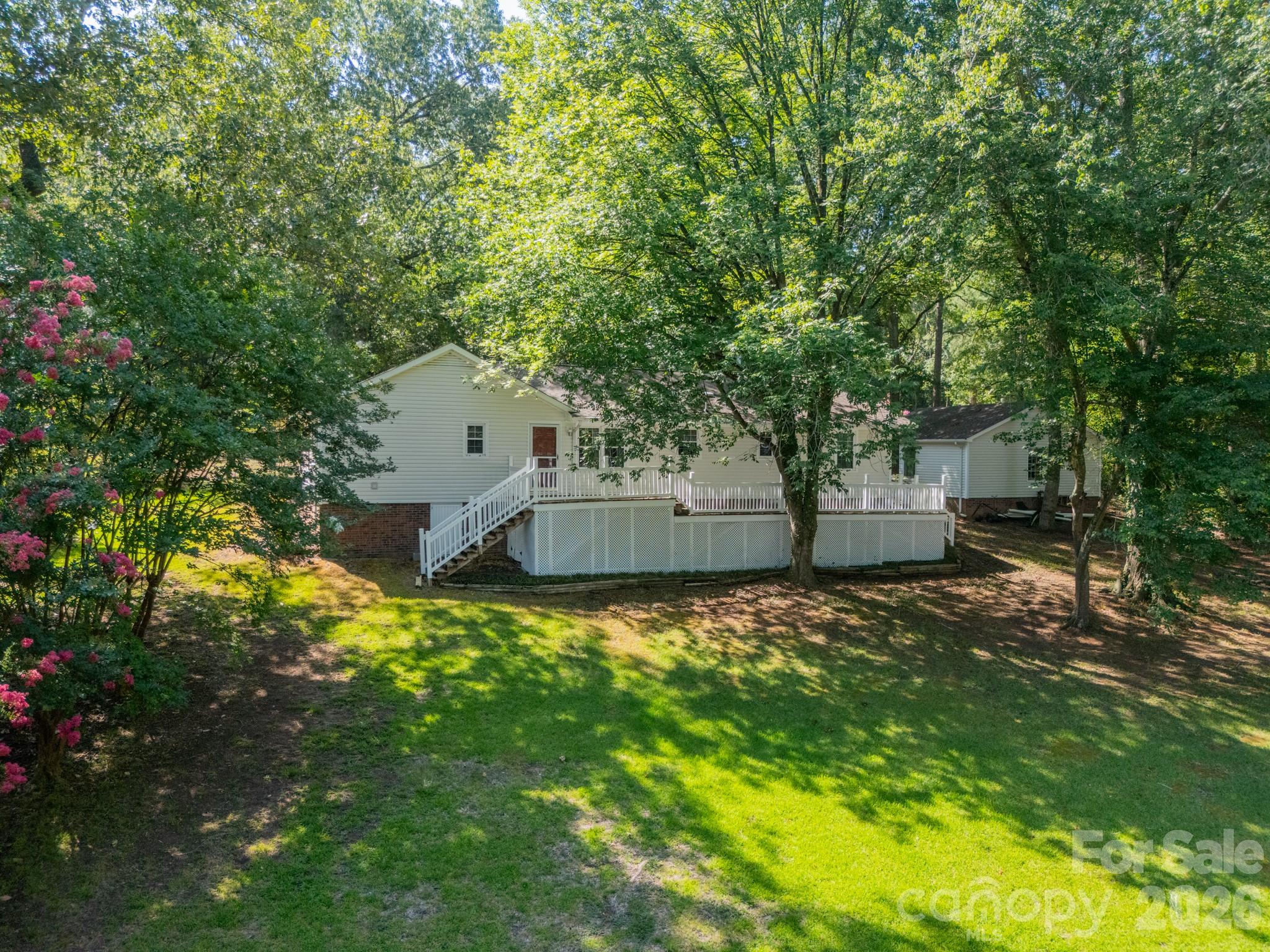1077 E Shore Drive Property Photo 15