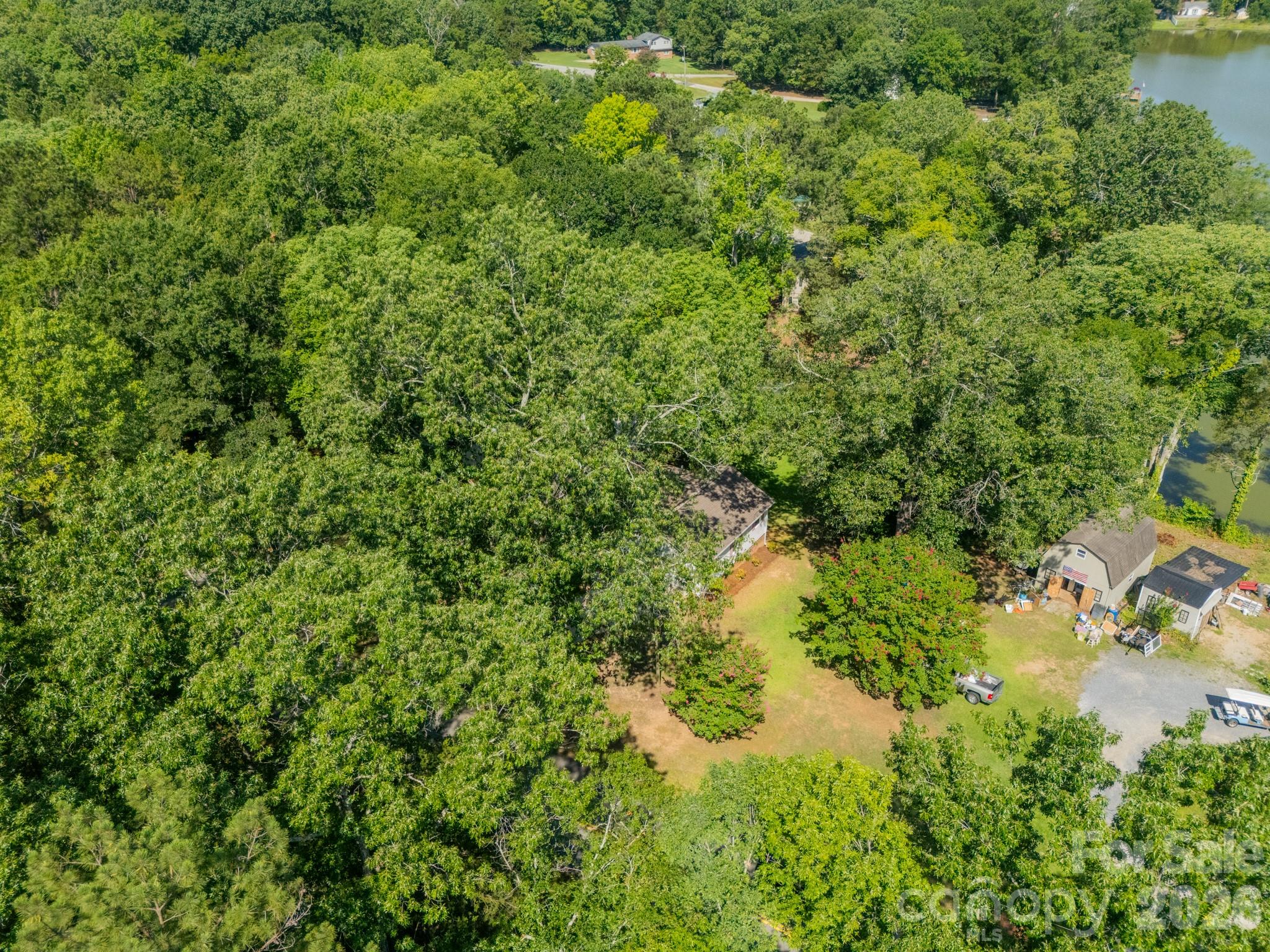1077 E Shore Drive Property Photo 16