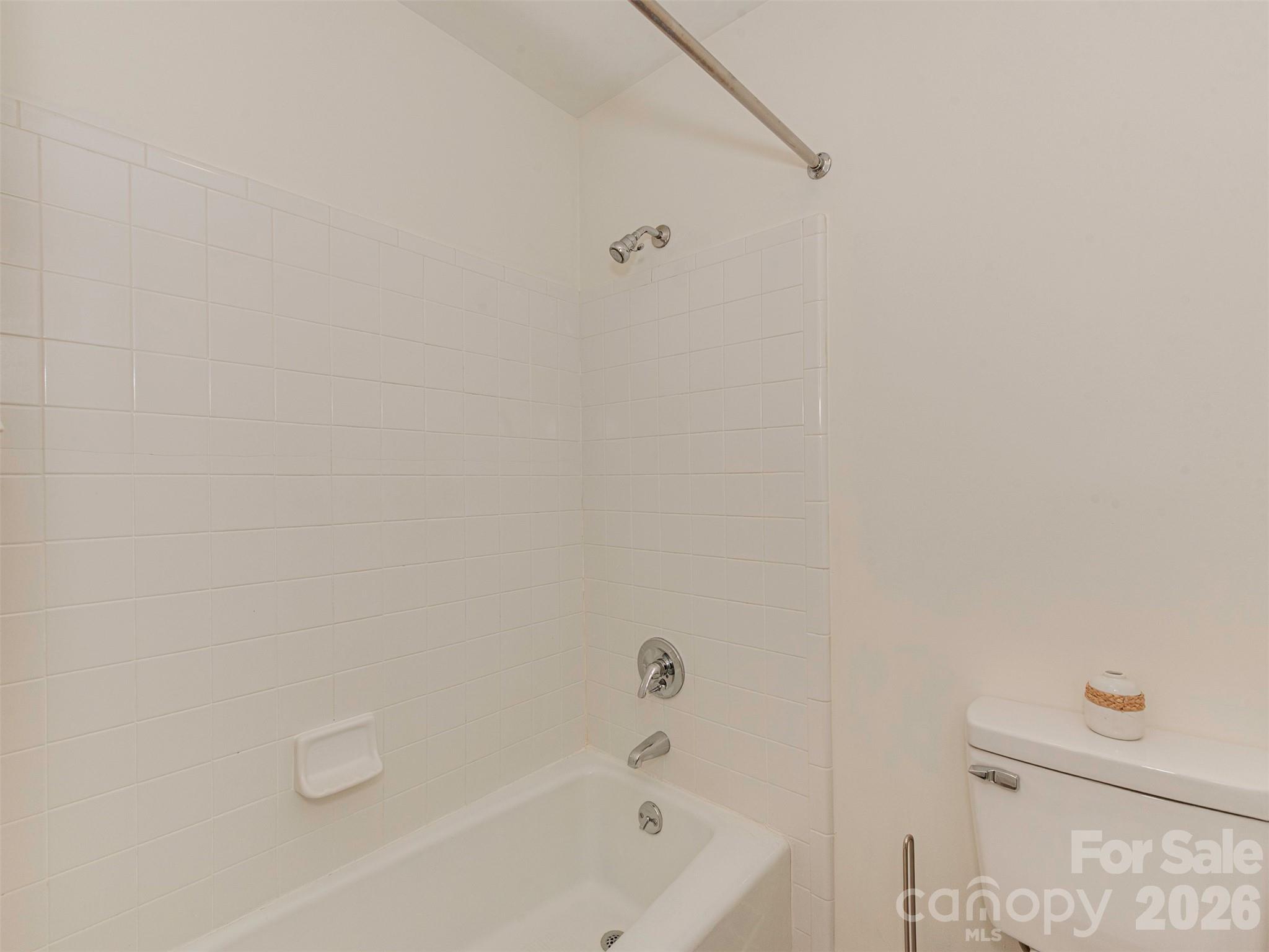 301 Queens Road 105 Property Photo 17