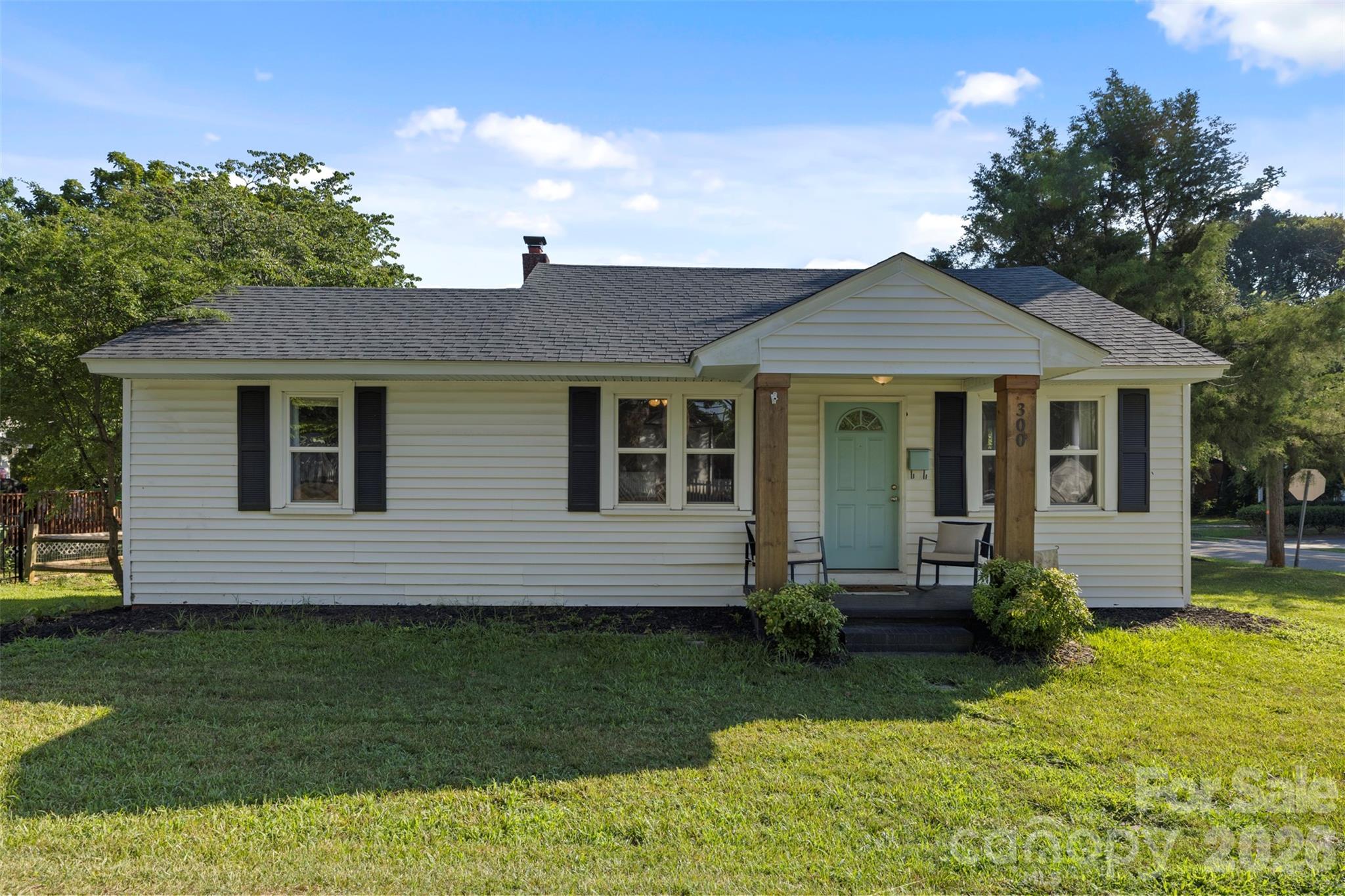 300 Harris Street Property Photo 2