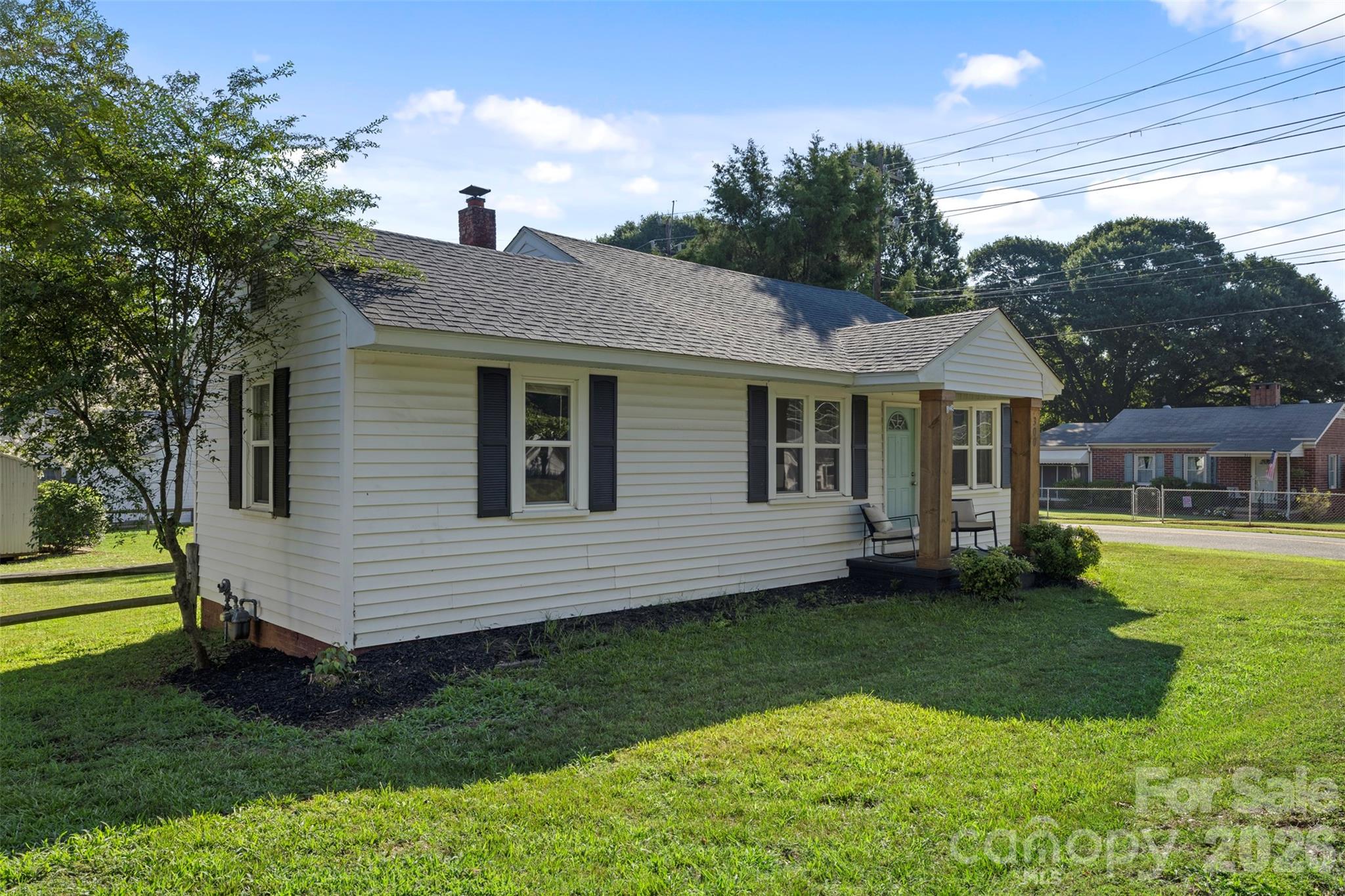 300 Harris Street Property Photo 3